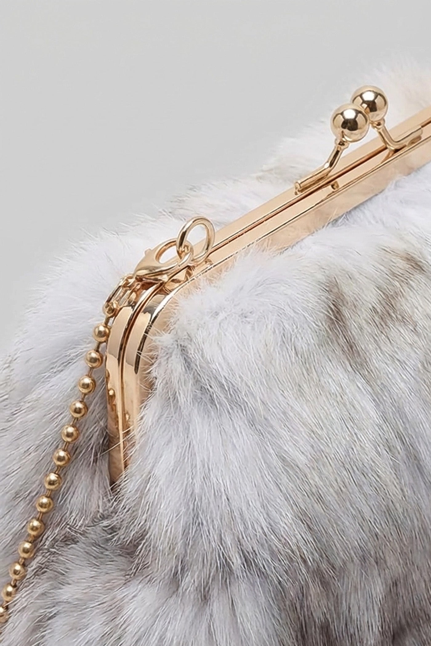 Clutch-Tasche aus Kunstpelz mit Kiss-Lock-Verschluss – Khaki