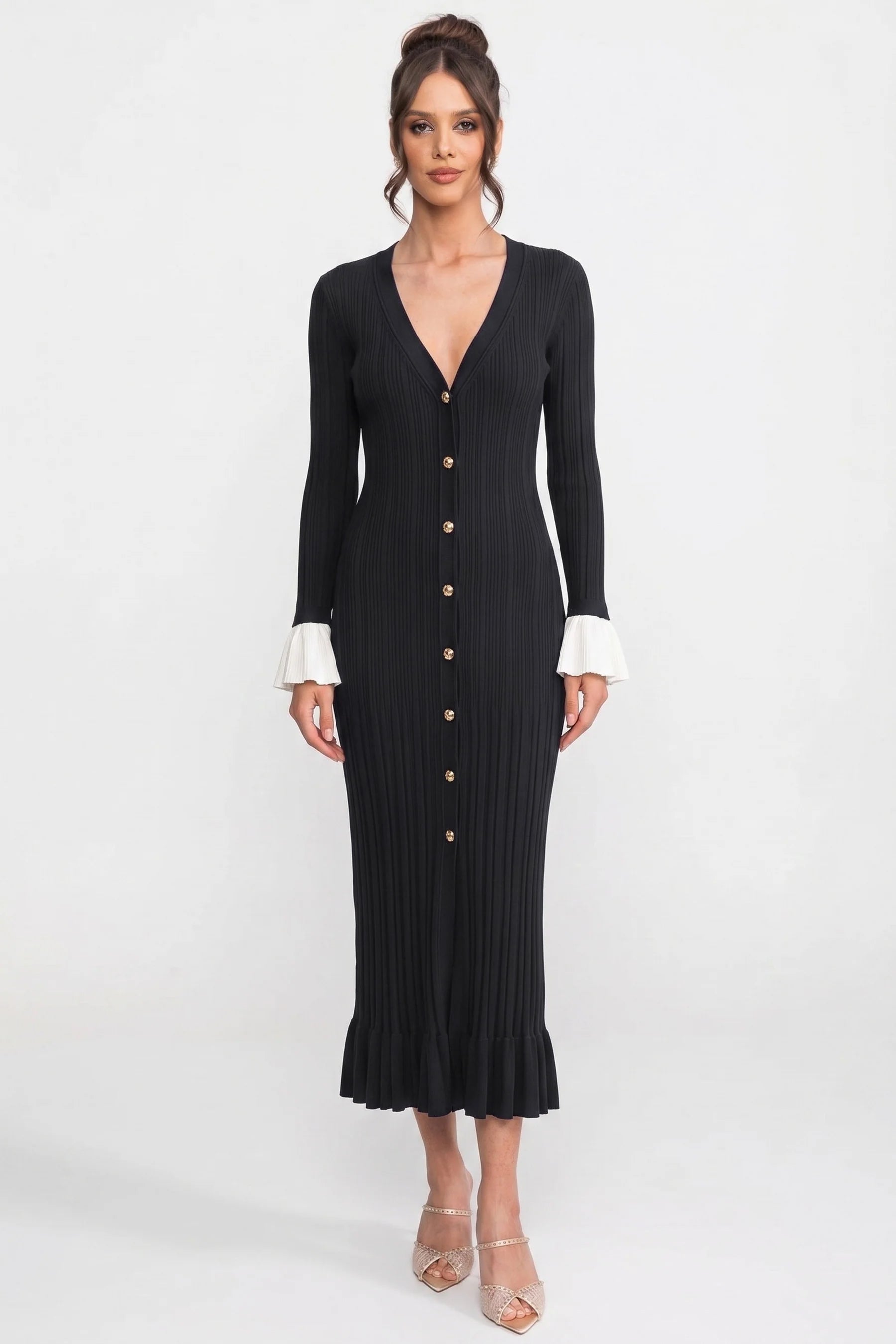 Maxikleid aus Strick mit langen Ärmeln, Knopfleiste vorn, Falten und kontrastierenden Manschetten – Navy