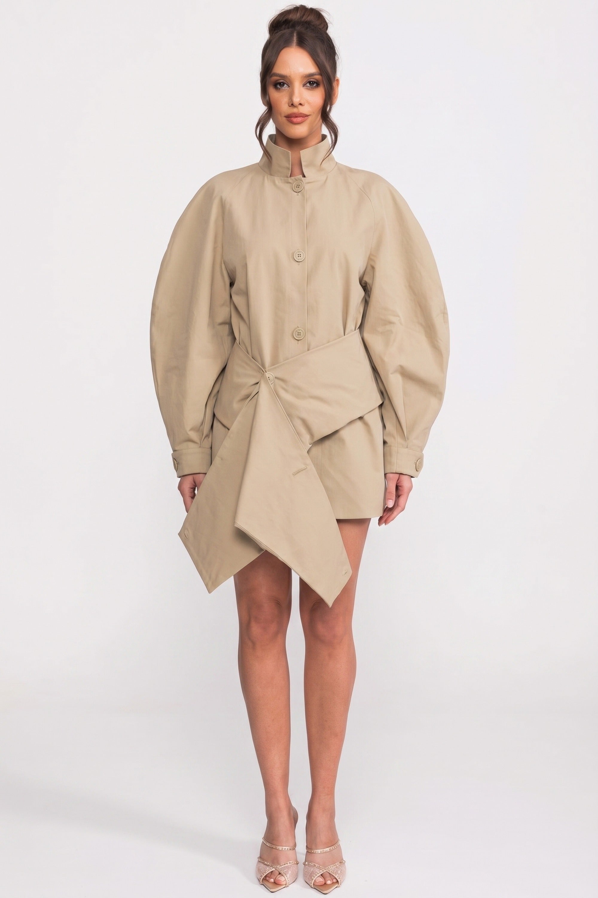 Übergroße Jacke mit Ballonärmeln und Gürtel mit asymmetrischem Saum - Khaki