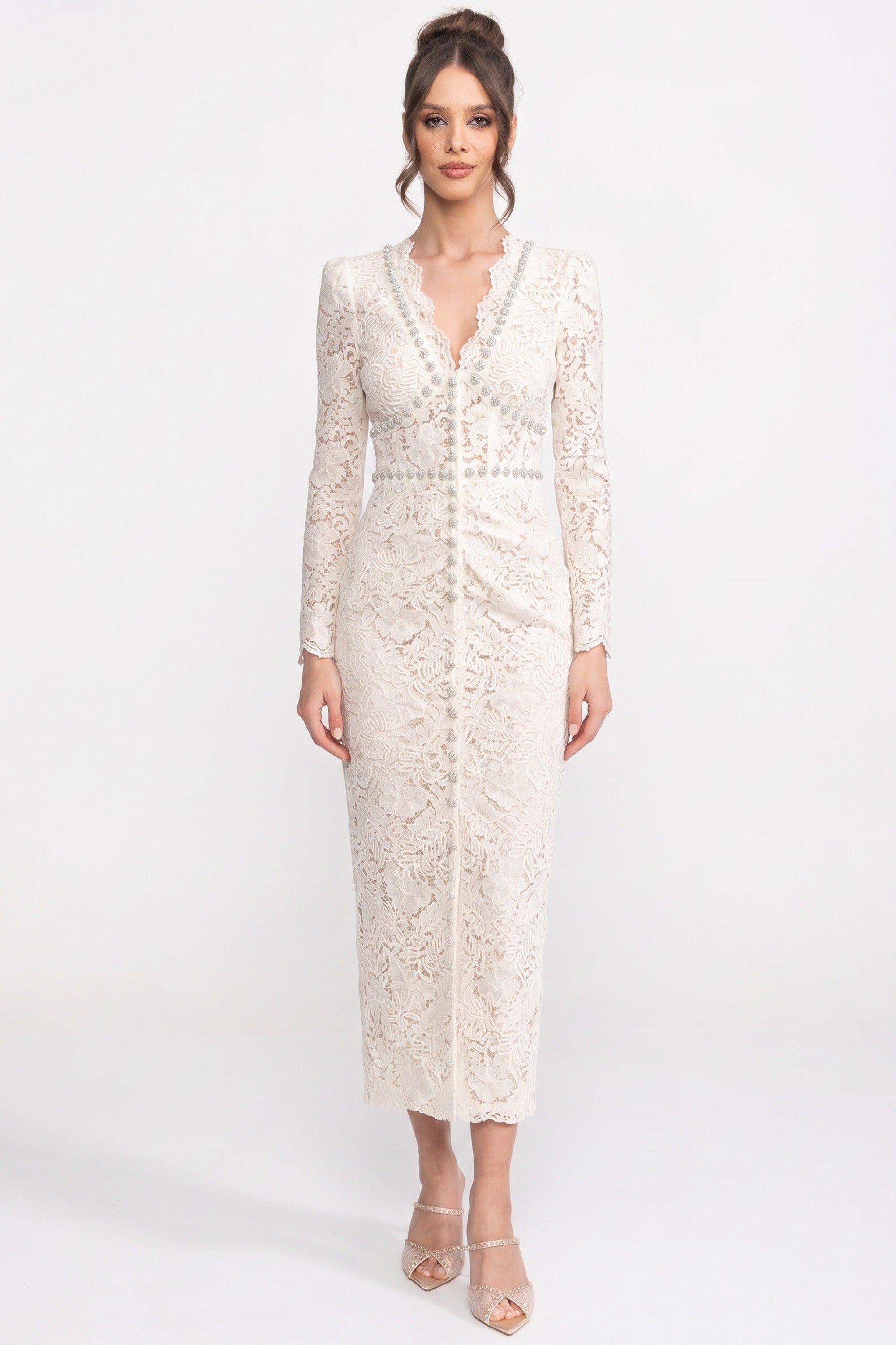 Spitzen-Midikleid mit Kristall-V-Ausschnitt und Drapierungsdetail vorne – Weiß