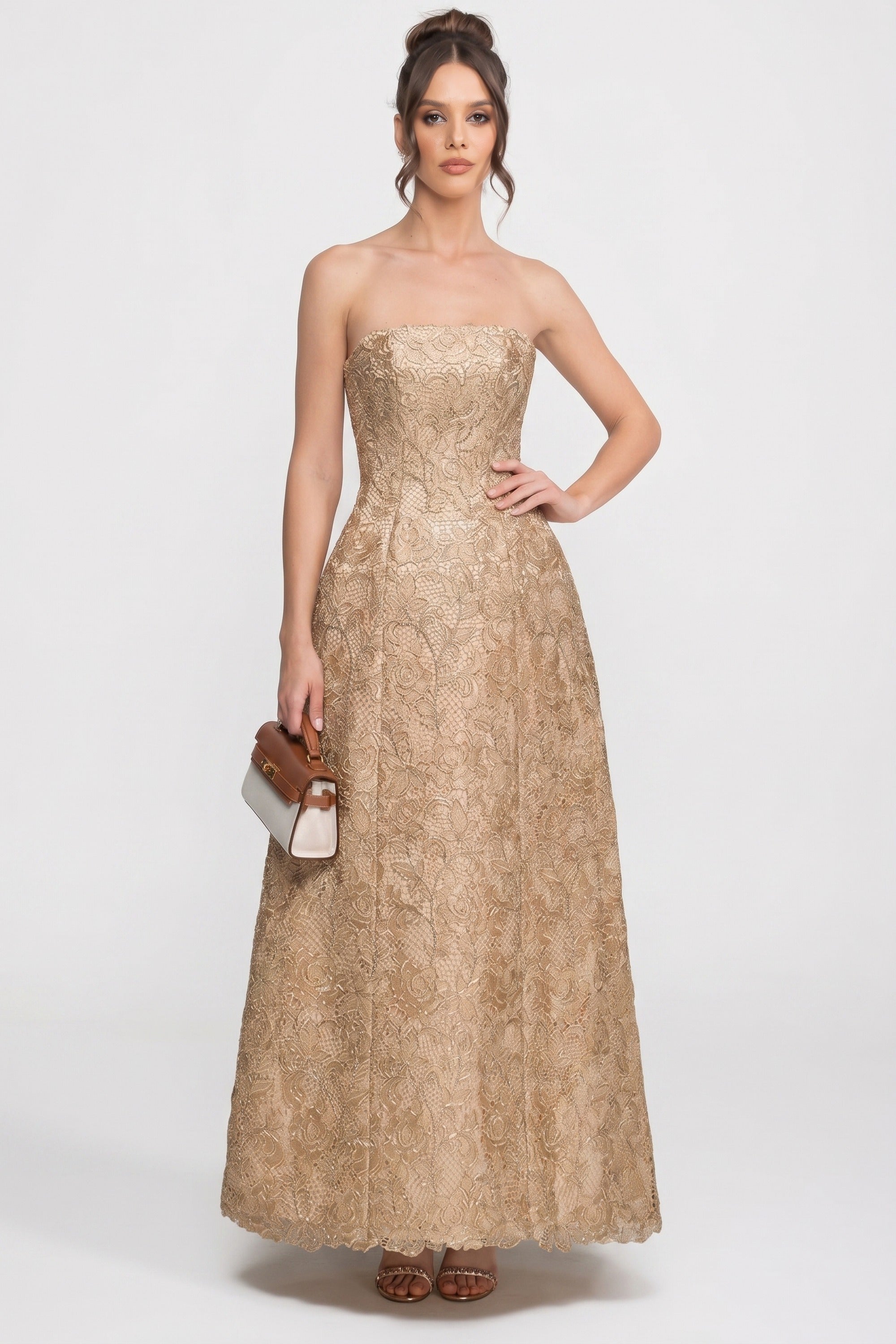 Schulterfreies Ballkleid aus floraler Spitze mit vollem A-Linien-Rock - Gold