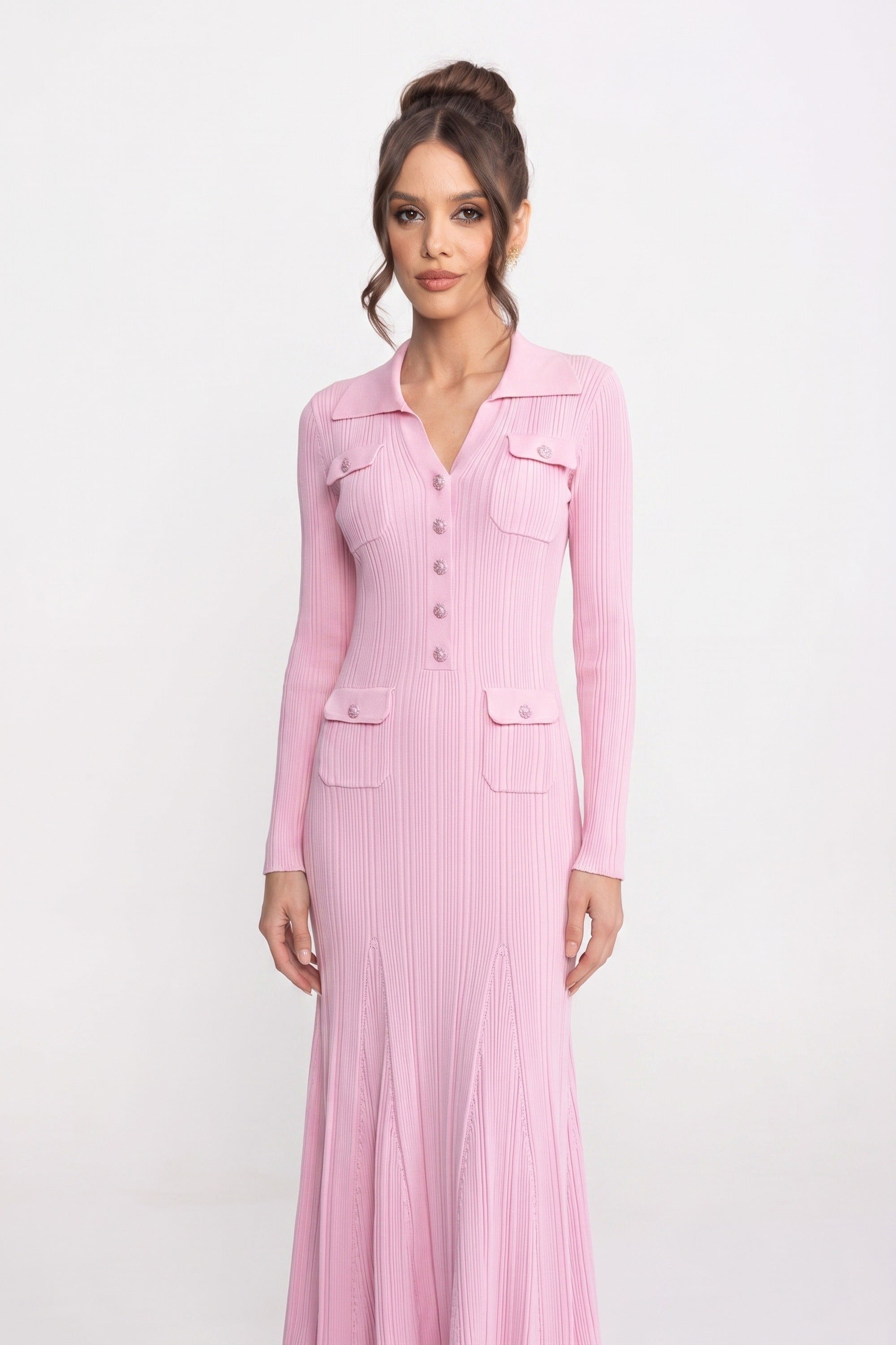 Langärmliges Strick-Maxikleid mit Knopfleiste vorn und aufgesetzten Taschen - Pink