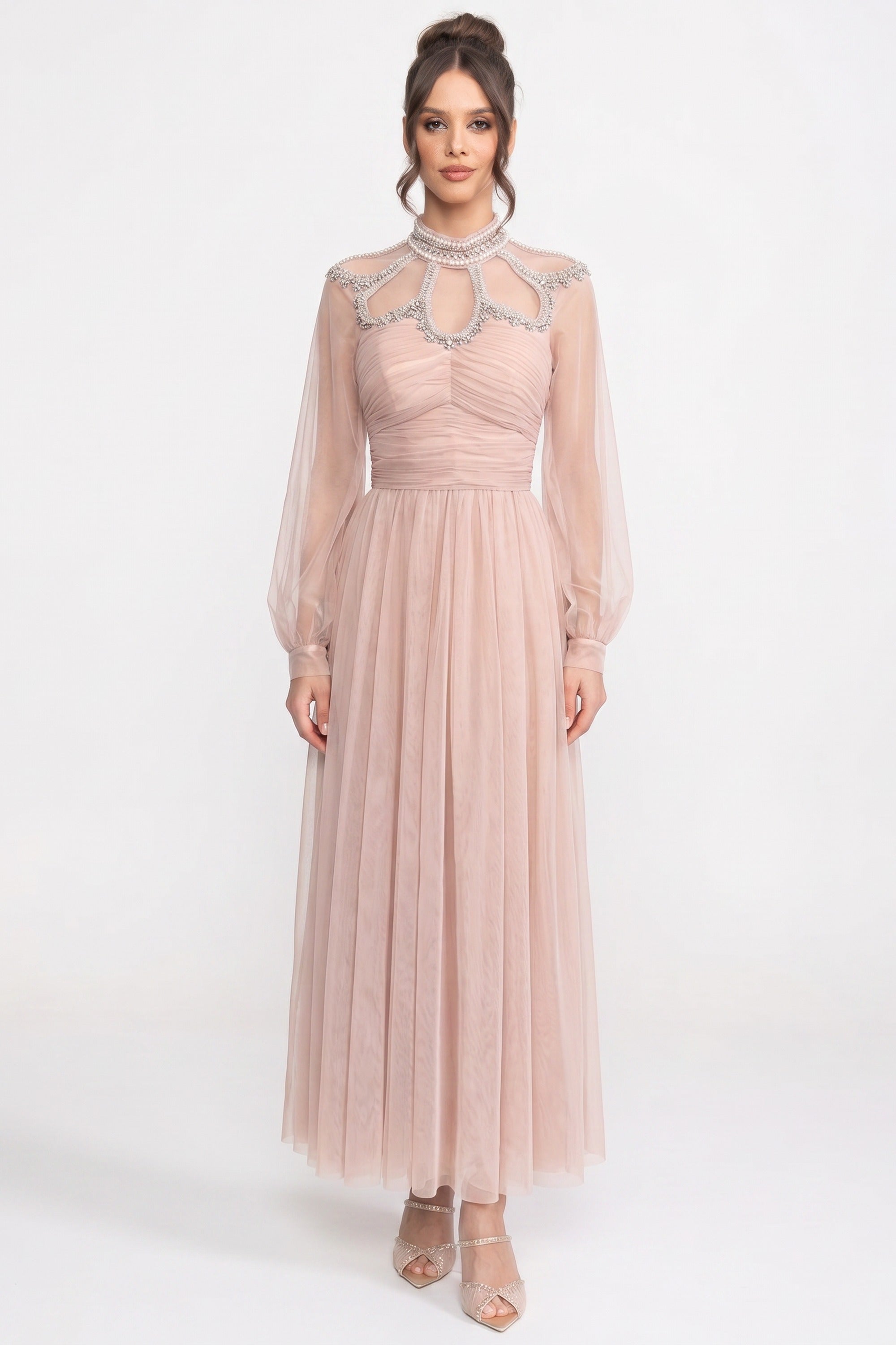 Elegantes Kleid mit langen Ärmeln, hohem Ausschnitt und gerafftem Oberteil – Pfirsich