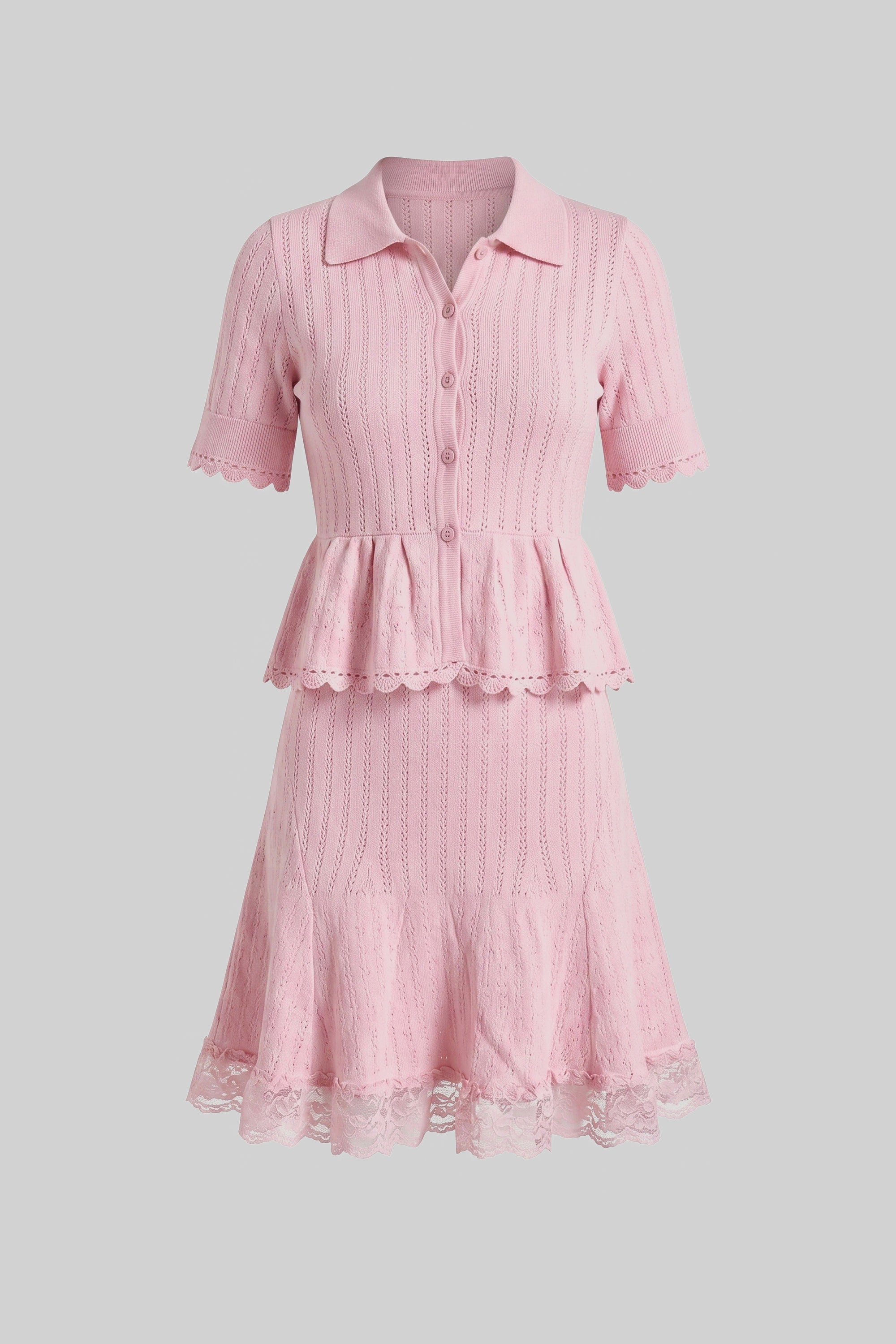 Strick-Minikleid mit Polokragen, Knopfleiste, Peplum-Taille und Spitzenabschluss – Pink