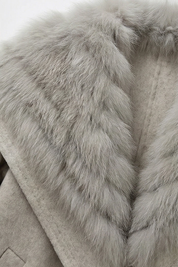 Wollmantel mit übergroßem Pelzkragen und Gürtel – Hellgrau