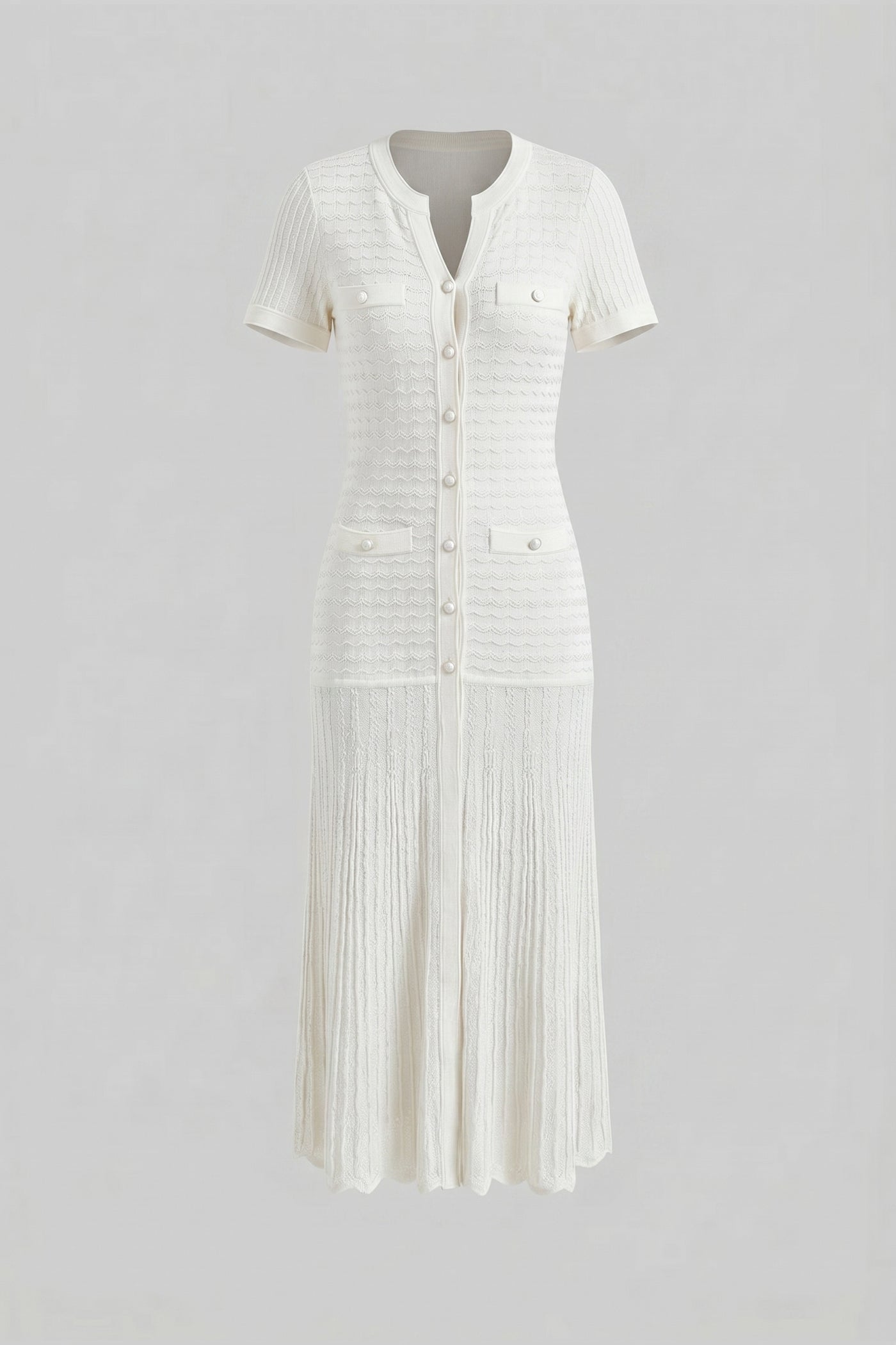 Midi-Kleid mit kurzen Ärmeln und schimmernder Strickstruktur - Weiß