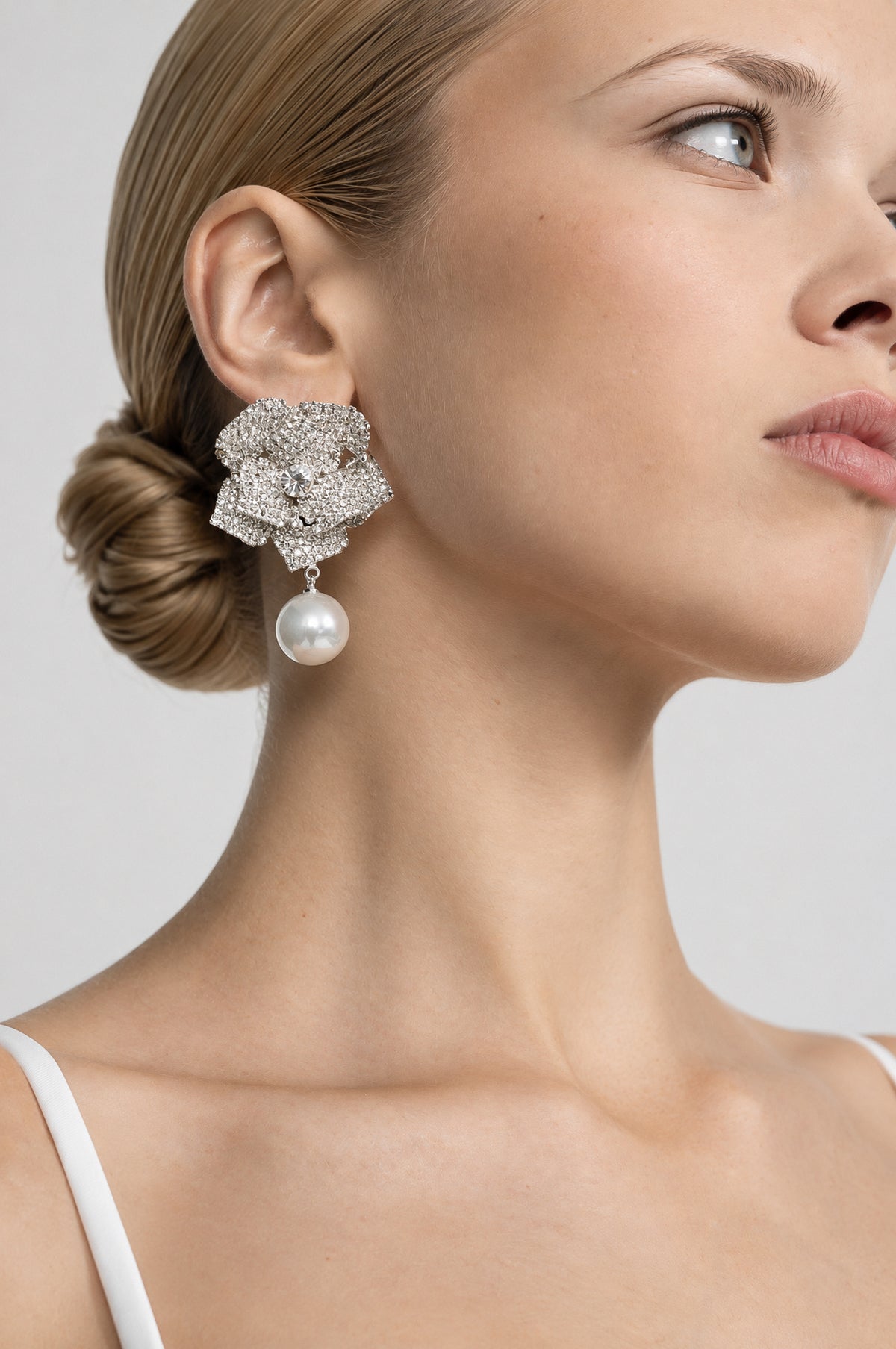 Crystal Camellia Ohrringe mit Perlenanhänger - Silber