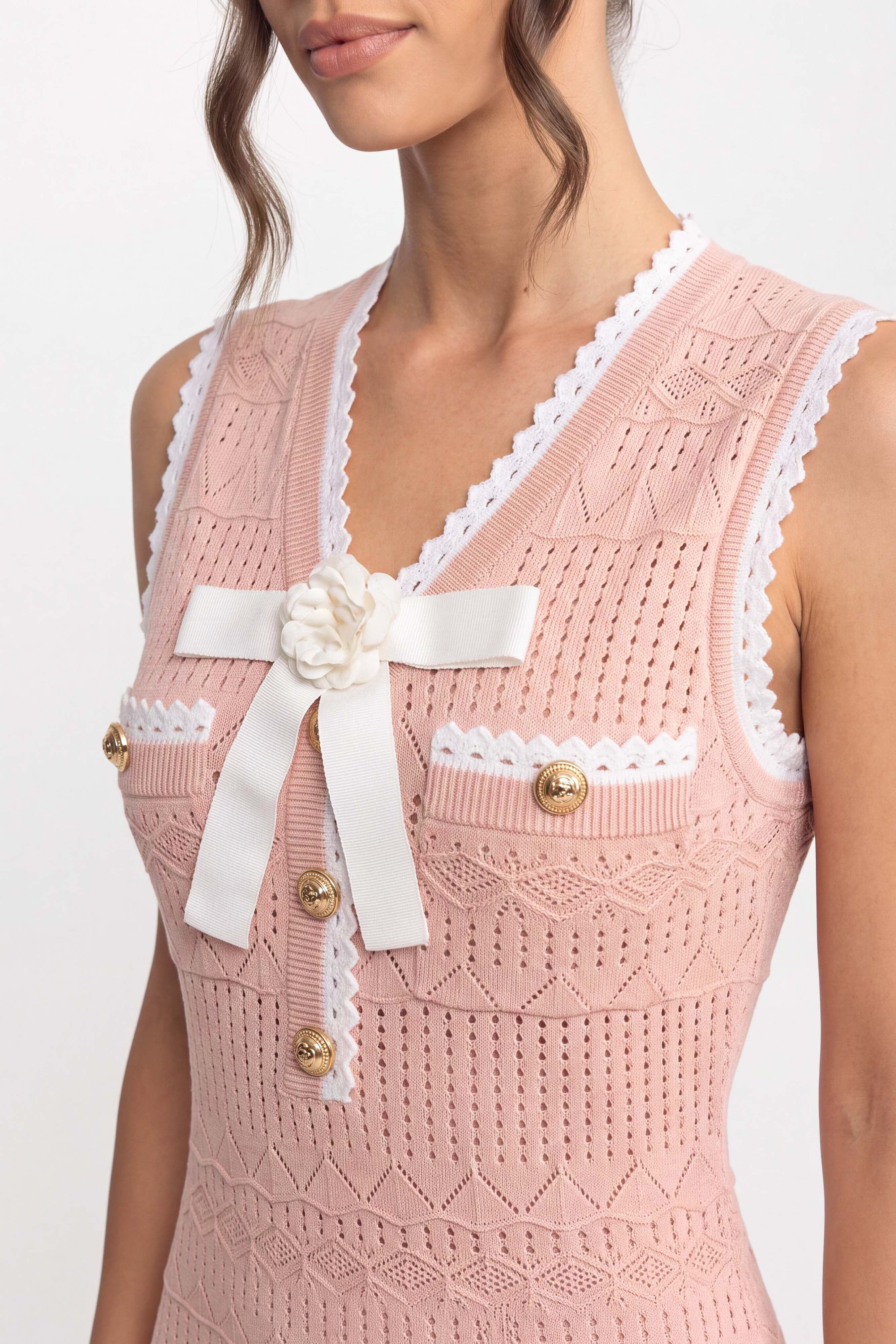 Crochet-Strick-Midikleid mit schwarzer Einfassung und Schleife - Pink