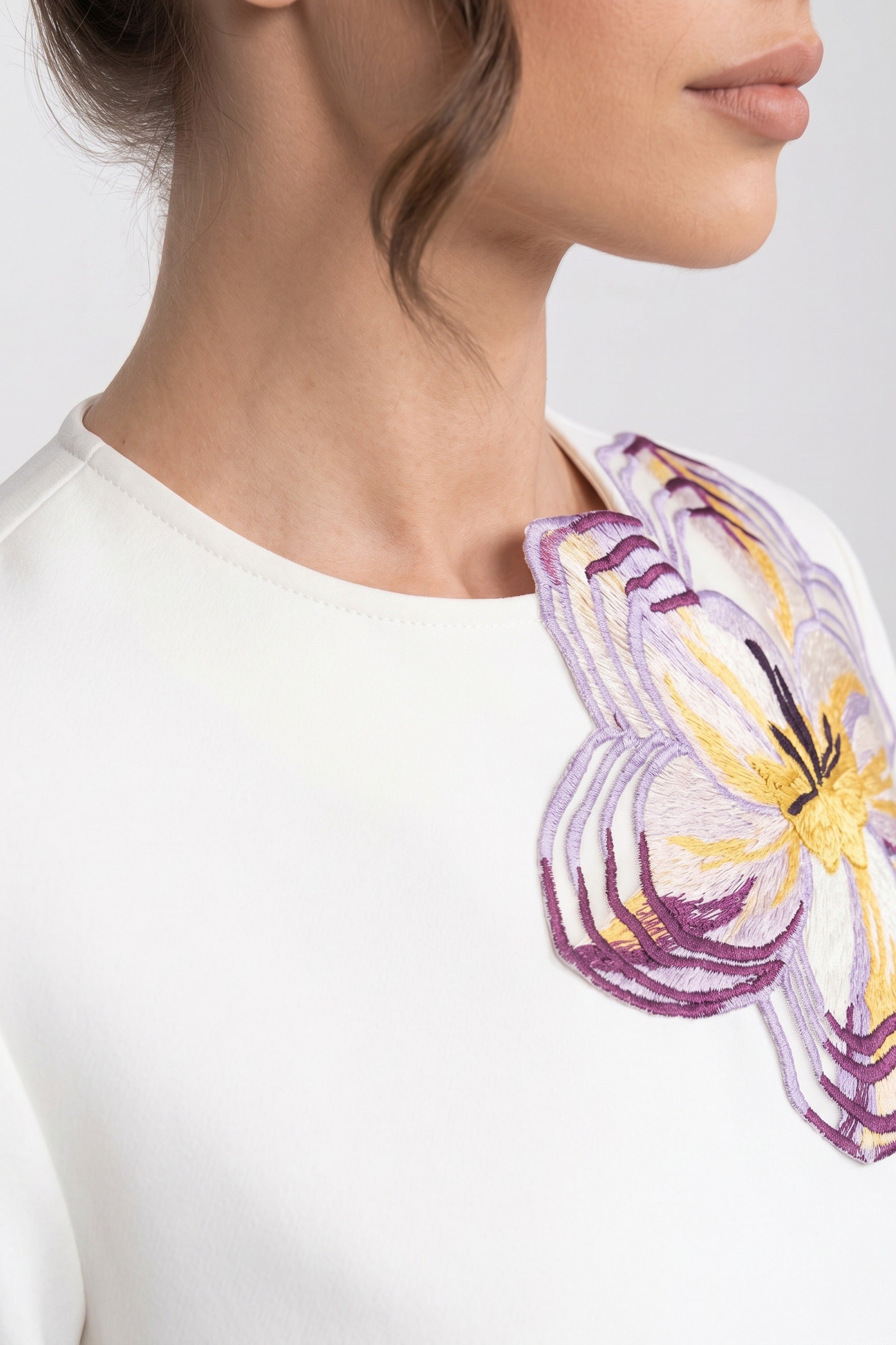 Kurzärmliges Co-Ord-Set mit Blumenmuster, Crop-Top und Maxirock – Weiß