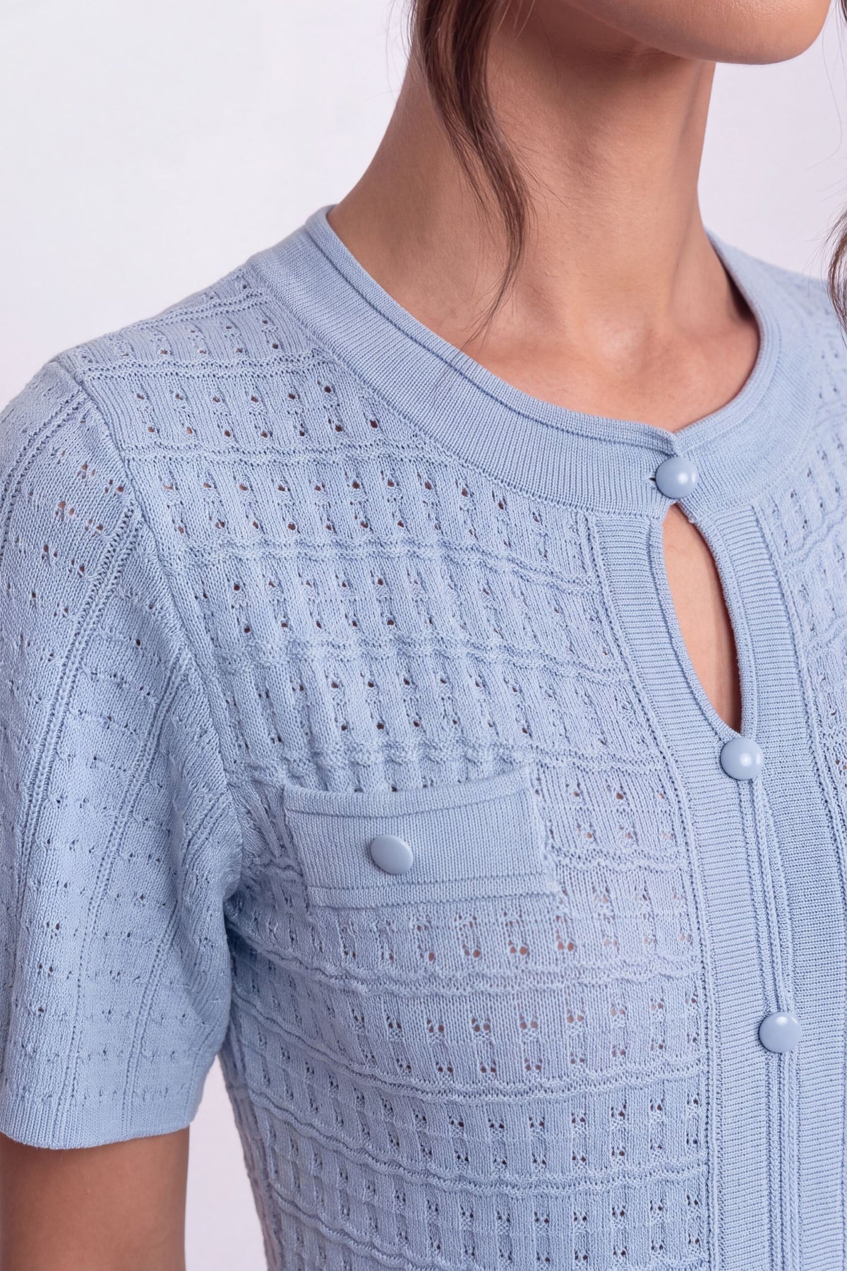 Midi-Kleid mit kurzen Ärmeln und schimmernder Stricktextur - Light Blue