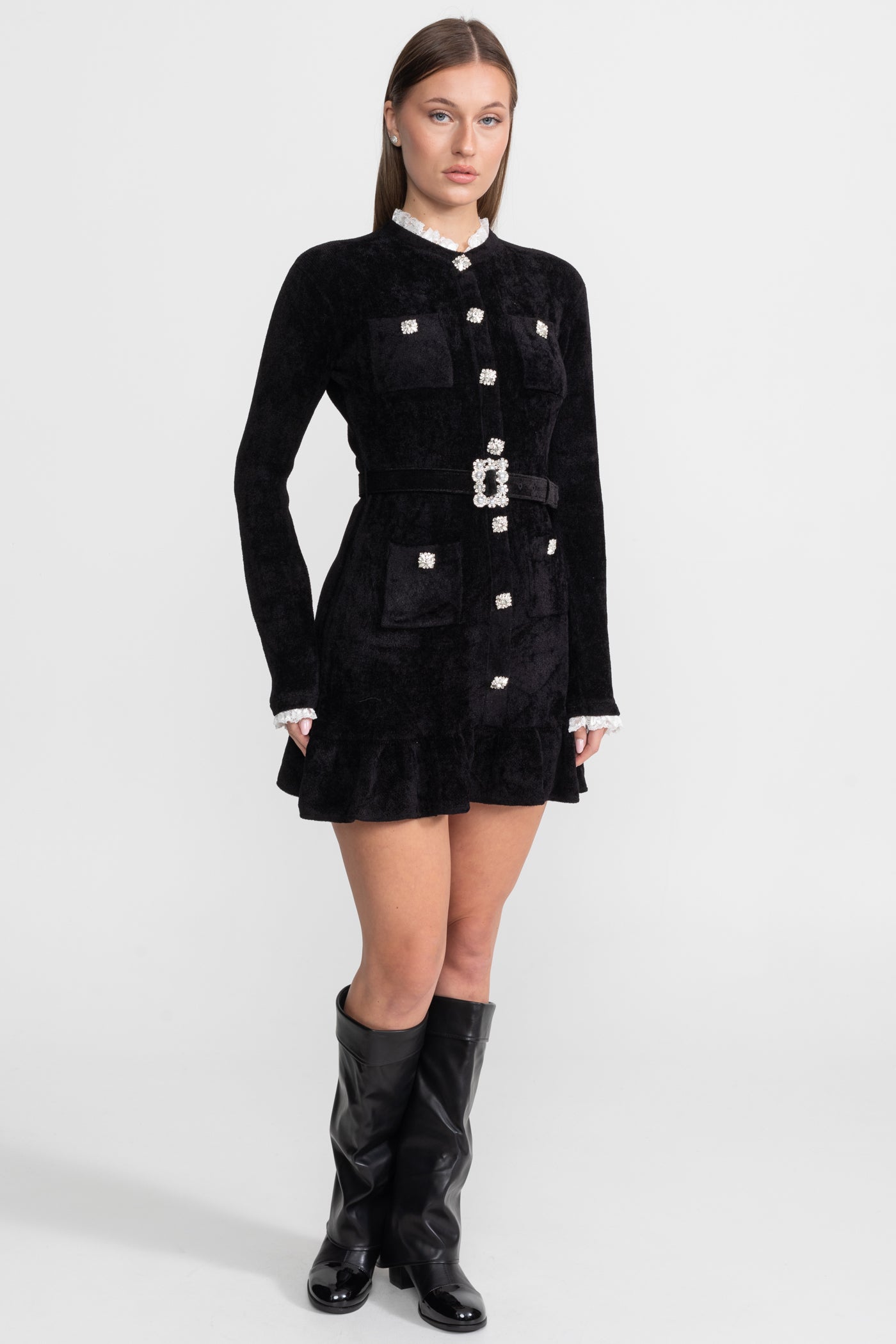 Strick-Mini-Kleid mit Kristallknöpfen und passendem Gürtel – Schwarz