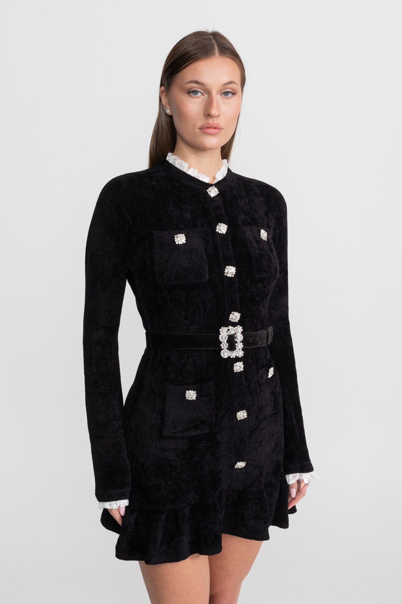 Strick-Mini-Kleid mit Kristallknöpfen und passendem Gürtel – Schwarz