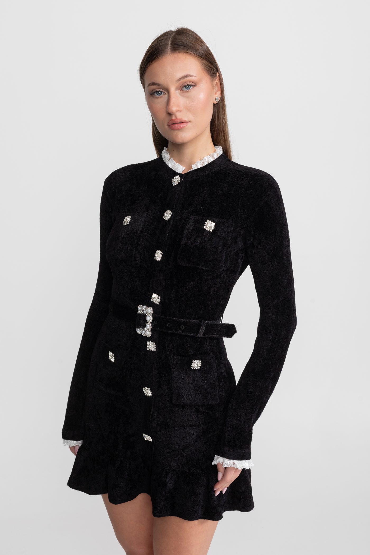 Strick-Mini-Kleid mit Kristallknöpfen und passendem Gürtel – Schwarz