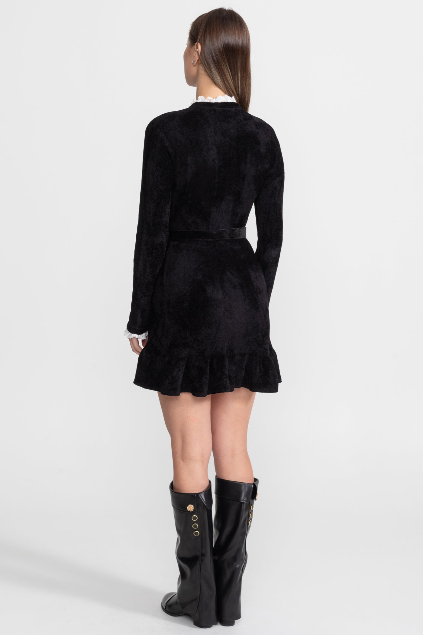 Strick-Mini-Kleid mit Kristallknöpfen und passendem Gürtel – Schwarz