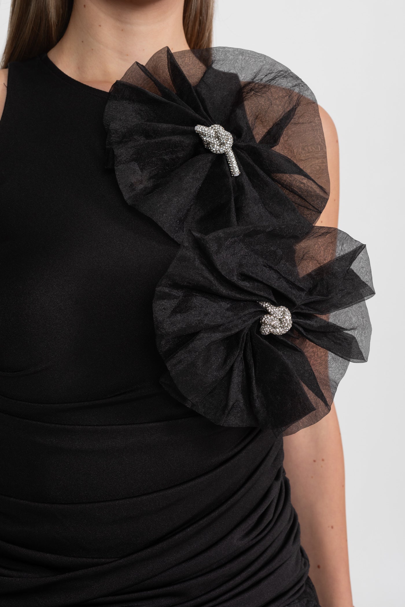 Rüschiges Minikleid mit Tüll-Applikation – Schwarz