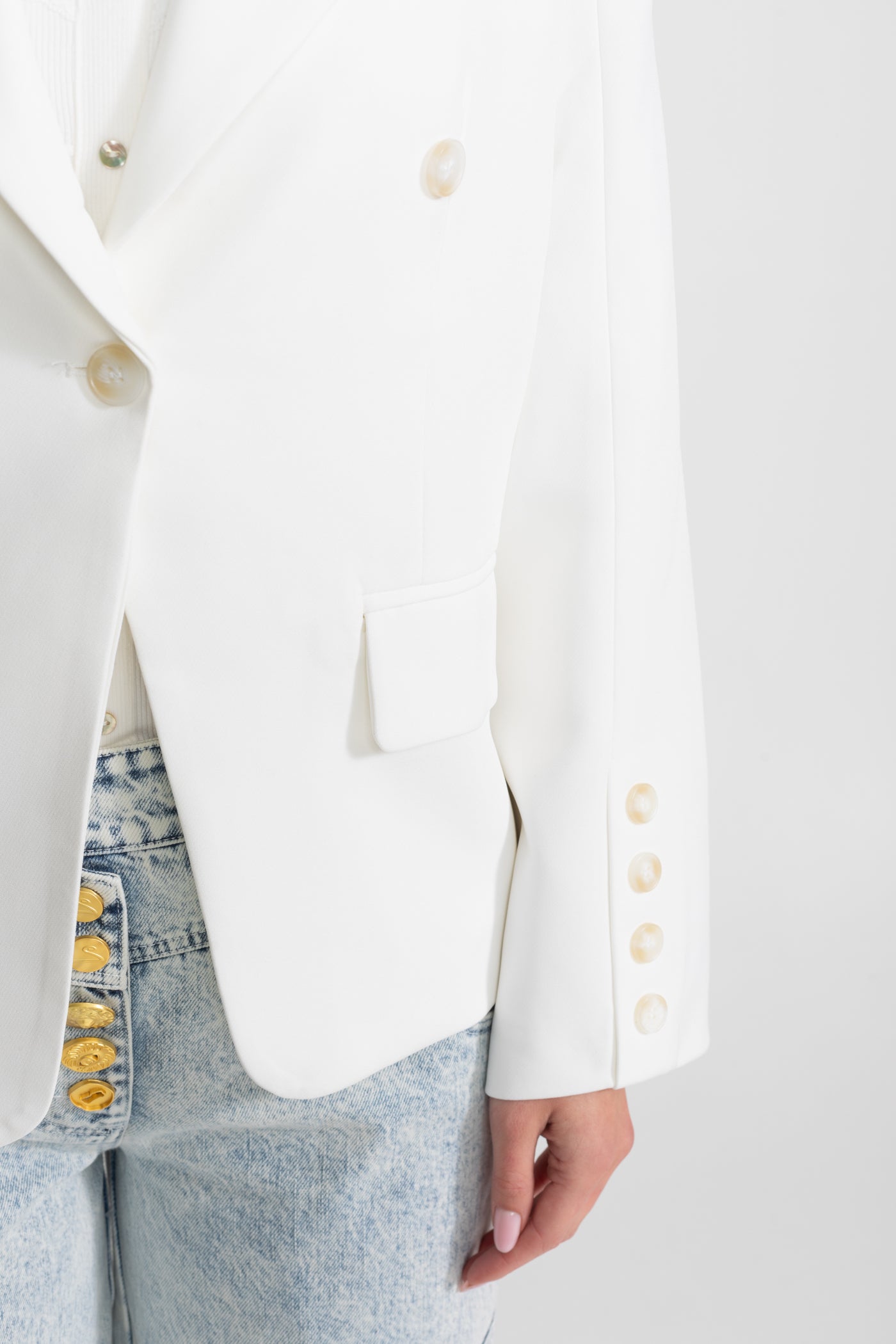 Doppelreihiger, maßgeschneiderter Blazer mit Spitzrevers – Weiß