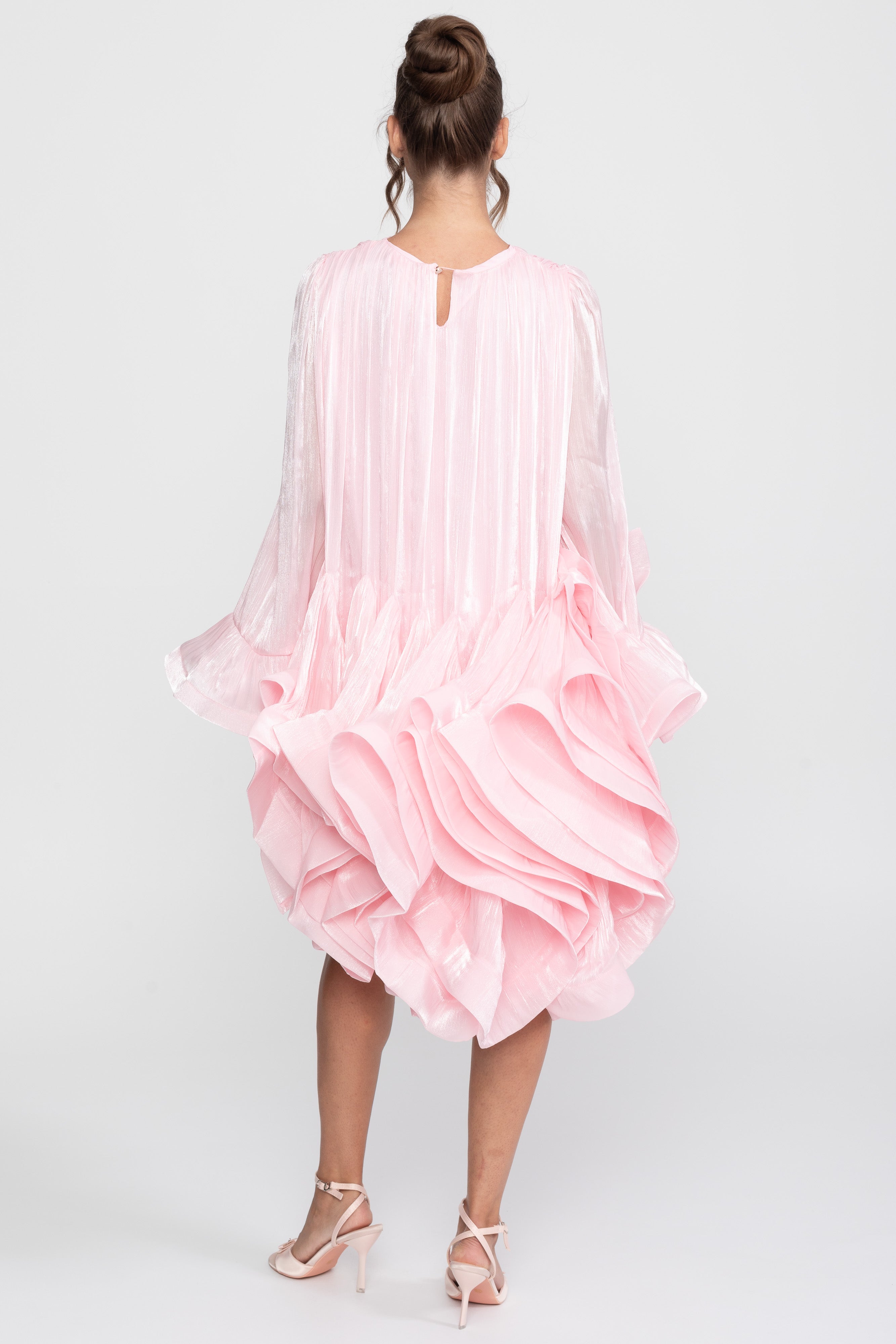Asymmetrisches Mini-Kleid mit Rüschensaum und Satin-Finish - Pink