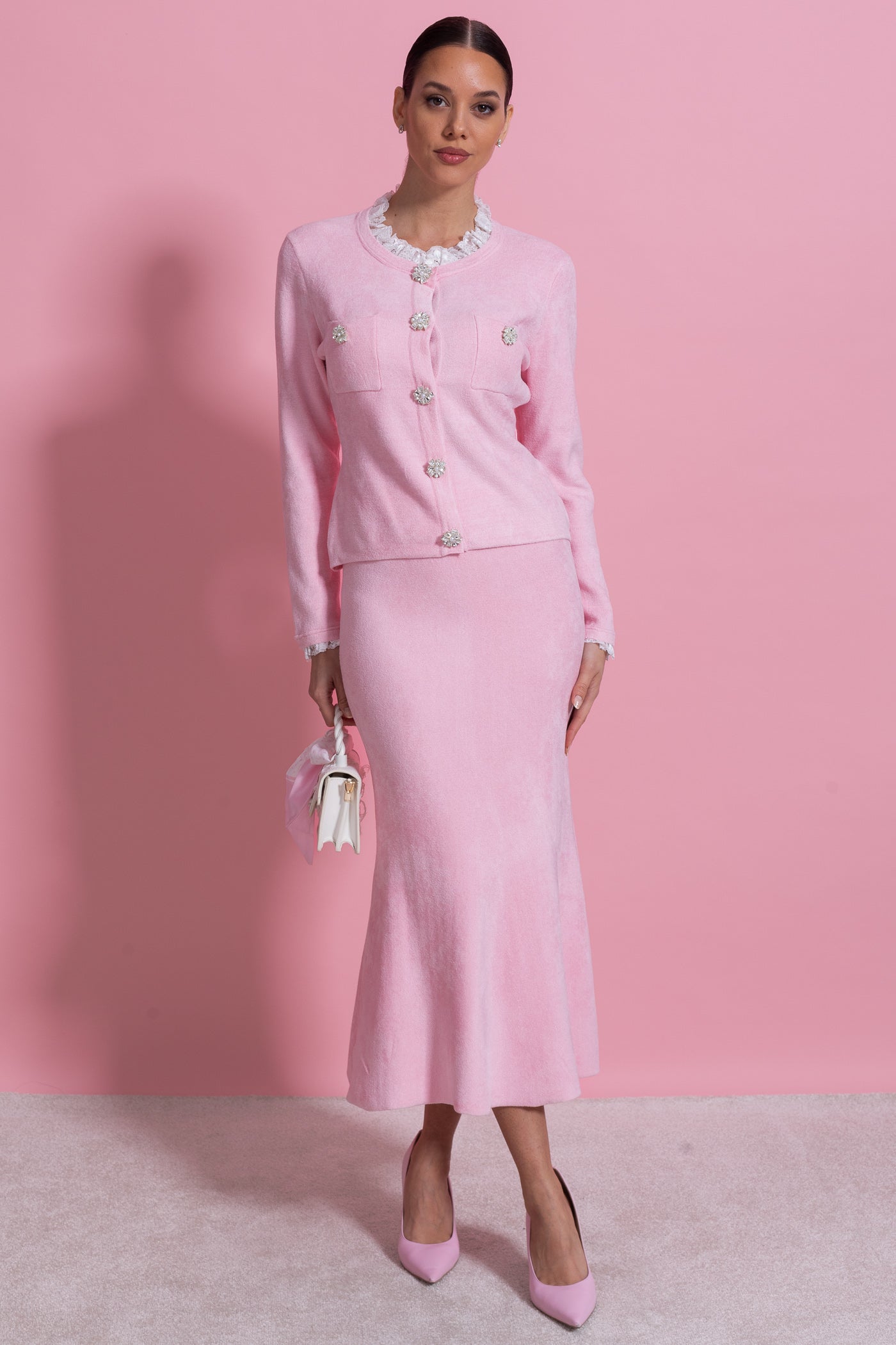 Langärmliges Co-Ord mit tailliertem Strickoberteil und Kristallknopf-Detail - Blush Pink