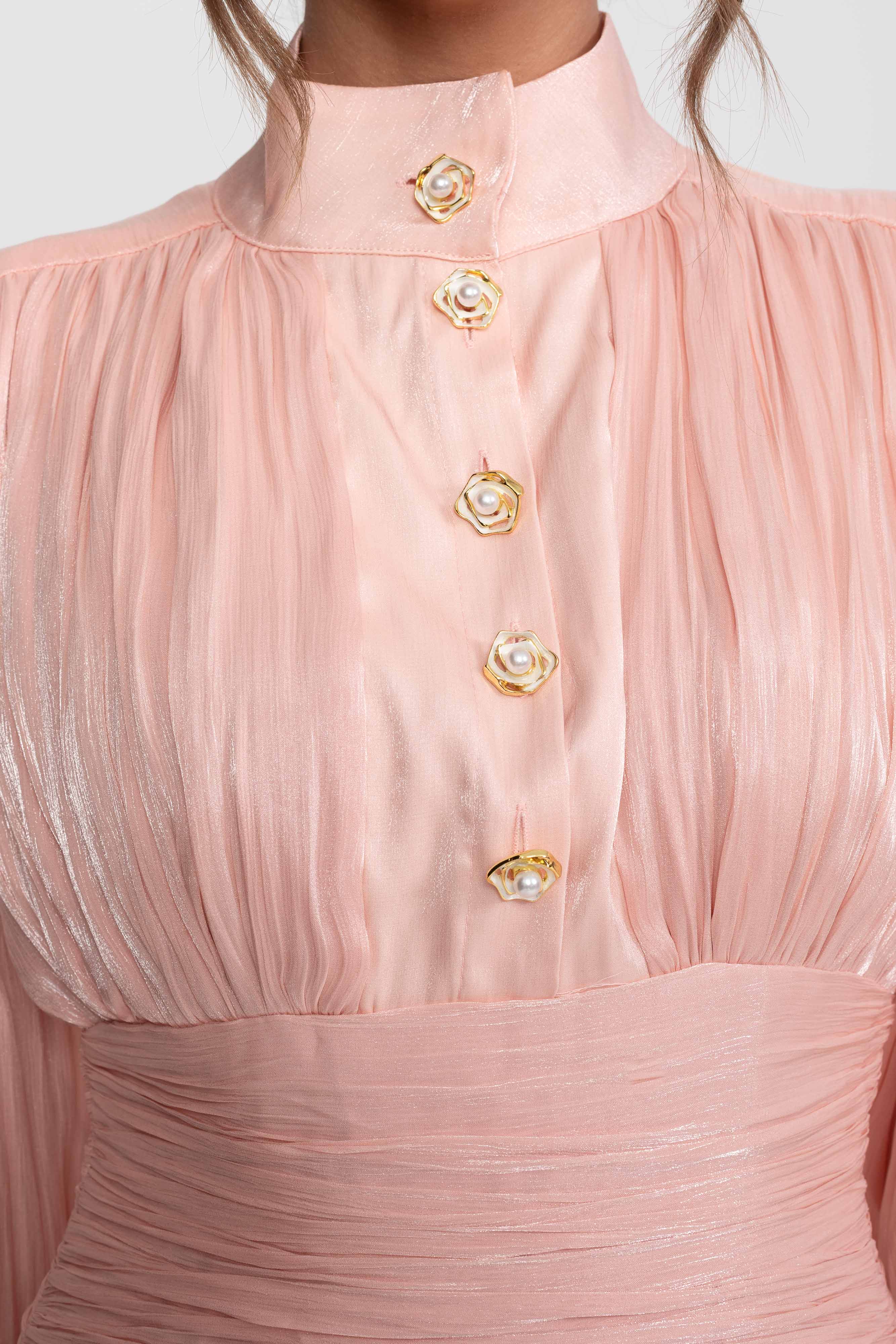Maxikleid mit Stufendesign und Ballonärmeln mit juwelenbesetzten Rosenknöpfen - Peach