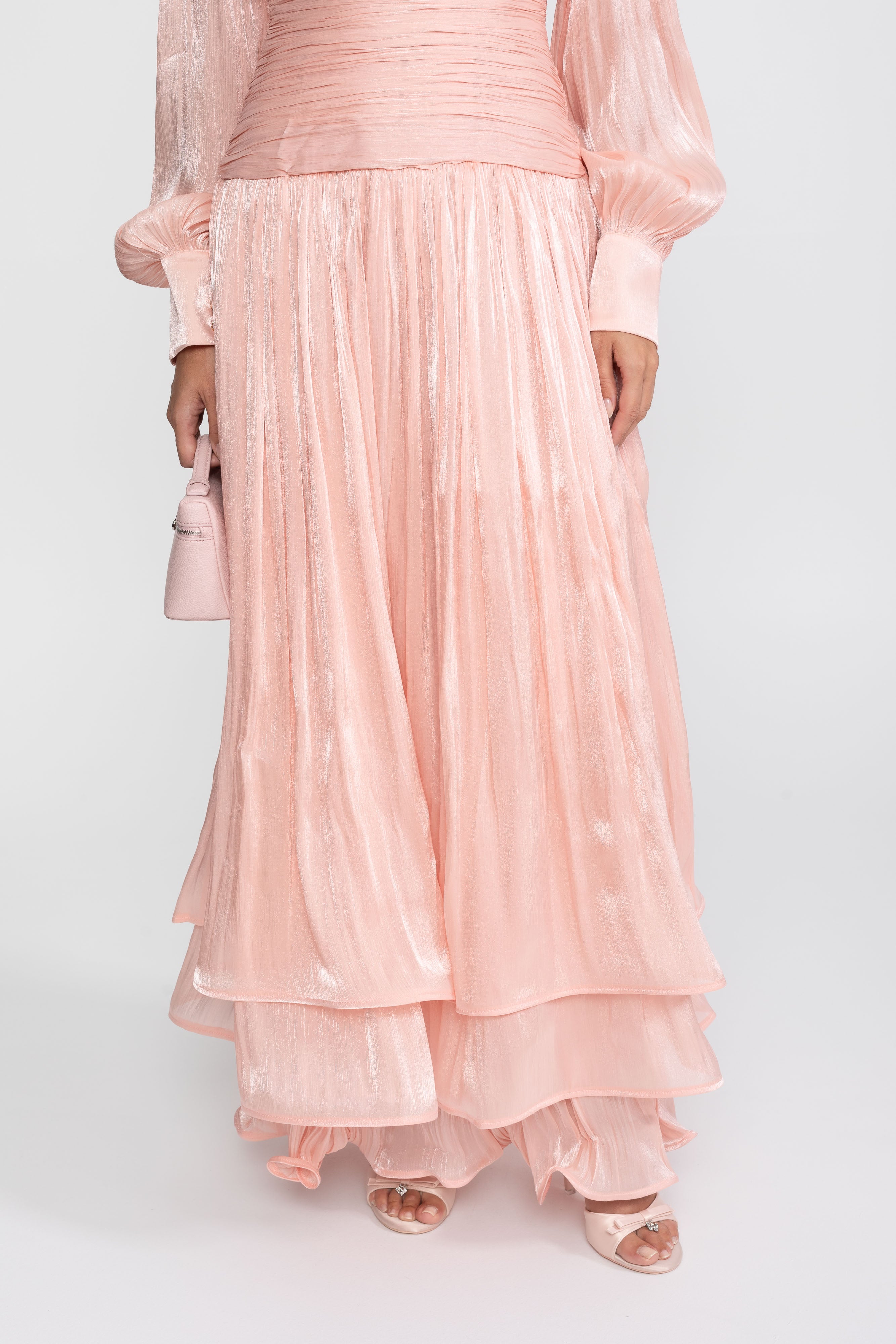 Maxikleid mit Stufendesign und Ballonärmeln mit juwelenbesetzten Rosenknöpfen - Peach