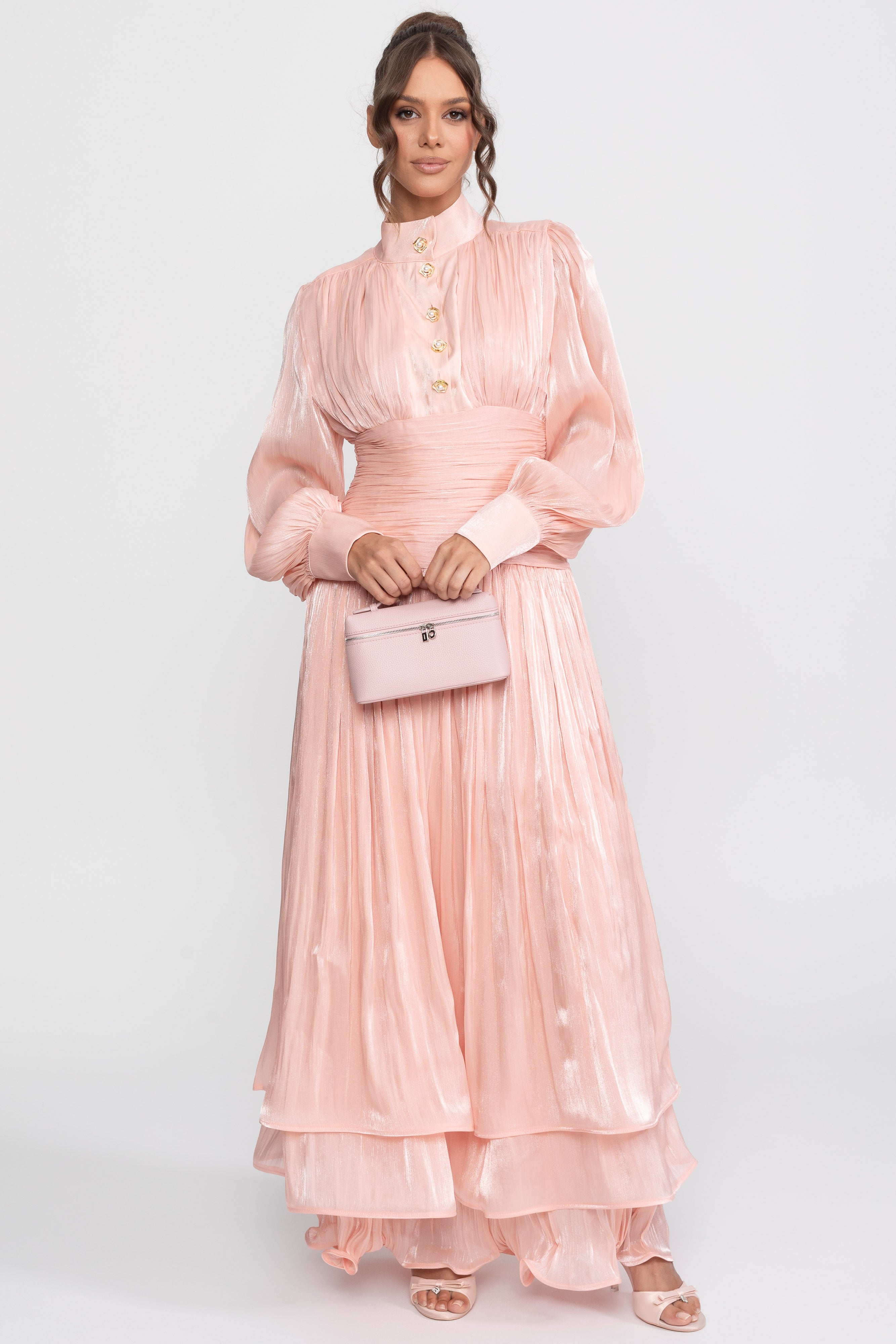 Maxikleid mit Stufendesign und Ballonärmeln mit juwelenbesetzten Rosenknöpfen - Peach