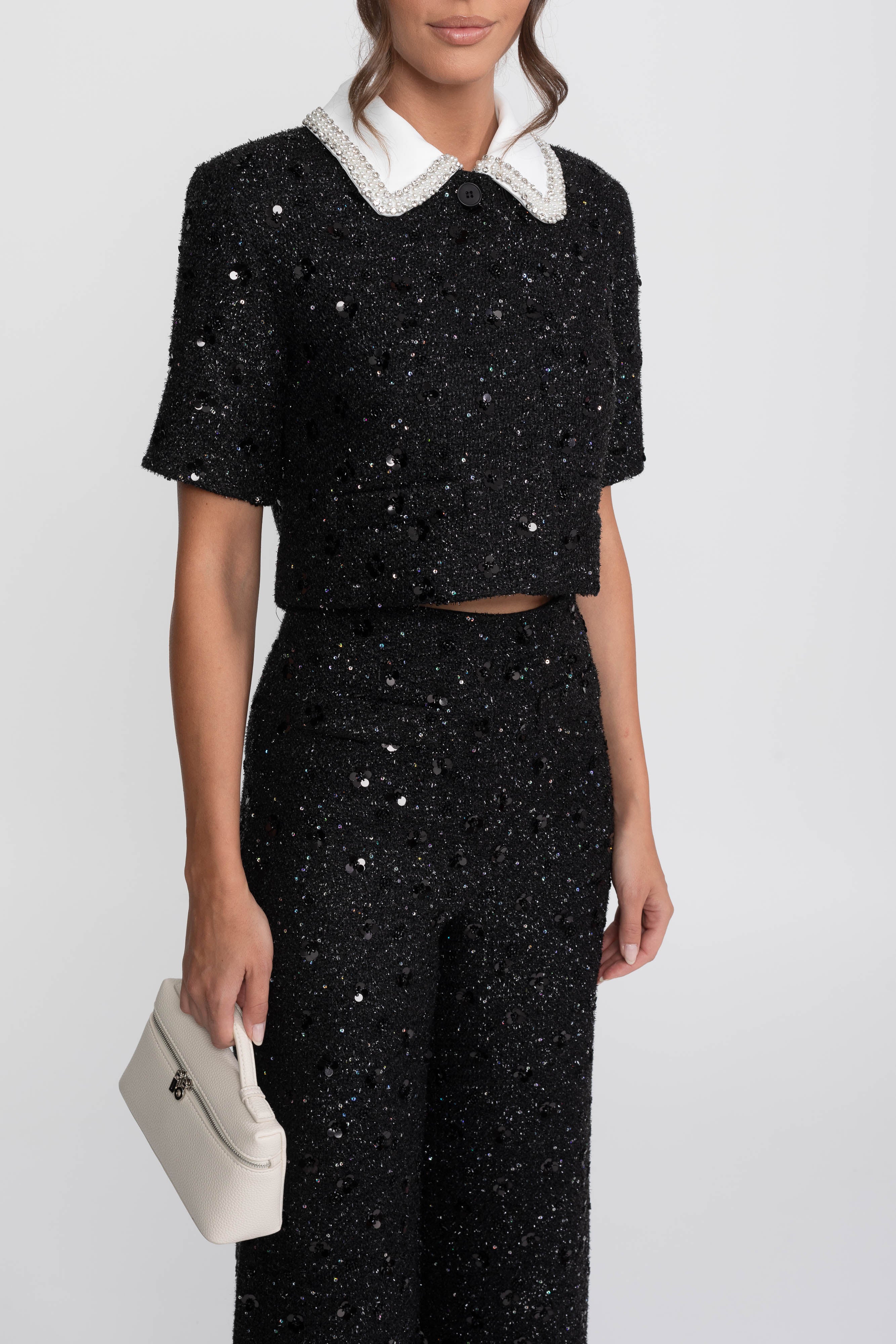 Kurzärmelige Tweed-Cropped-Jacke mit Kontrastkragen und Pailletten-Detail – Schwarz