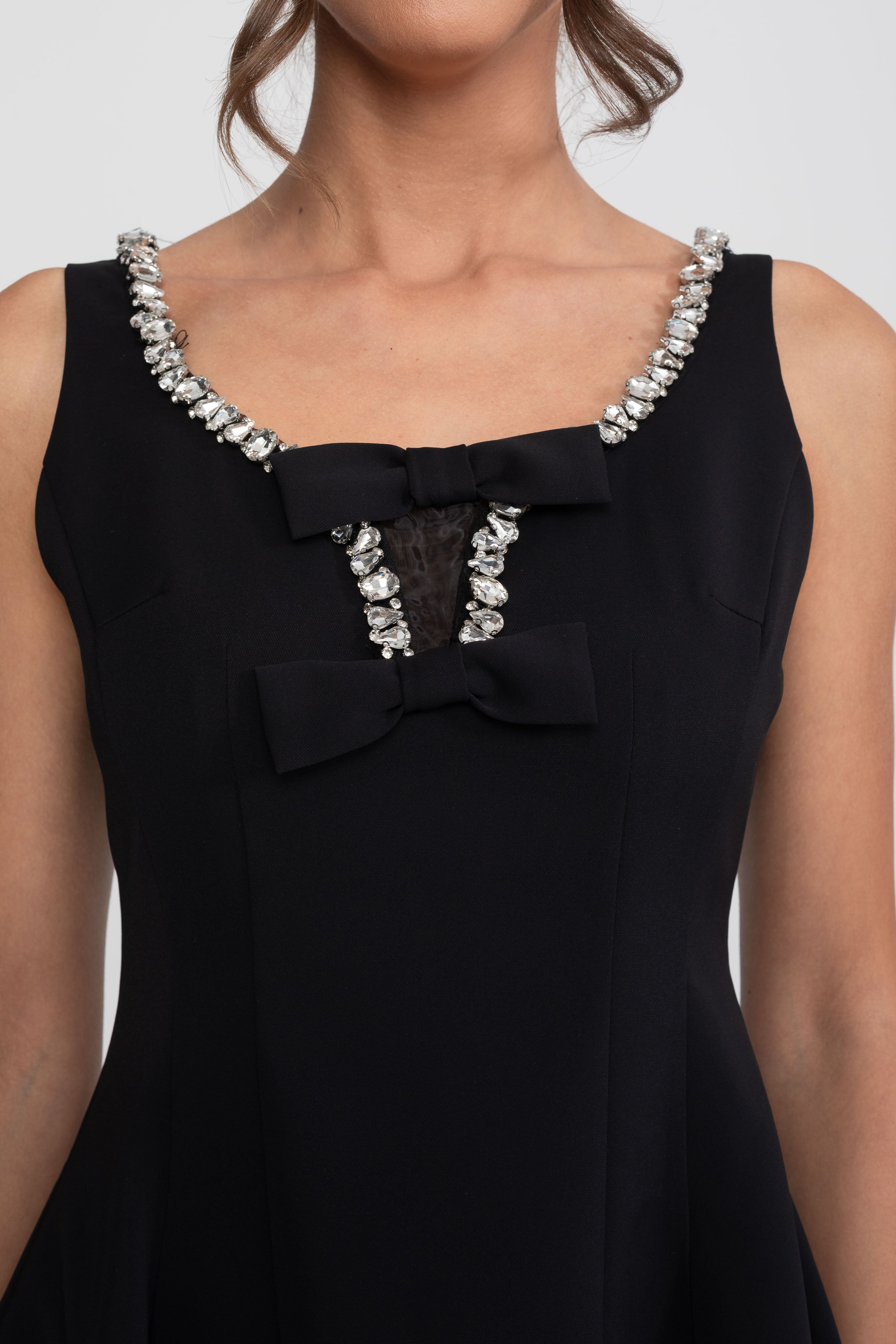 Fit-and-Flare-Minikleid mit Kristallbesatz und Brustschleifen - Schwarz