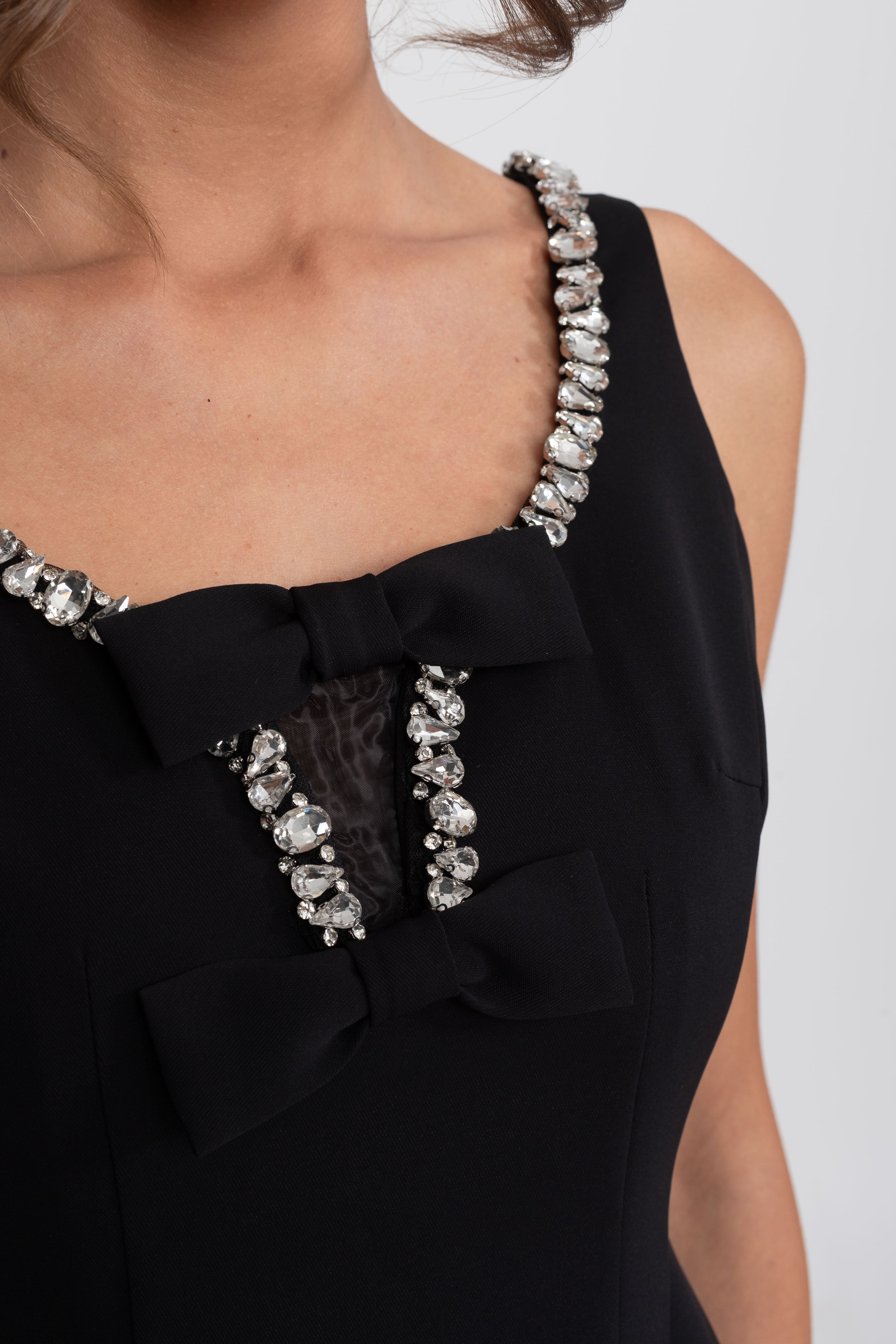 Fit-and-Flare-Minikleid mit Kristallbesatz und Brustschleifen - Schwarz