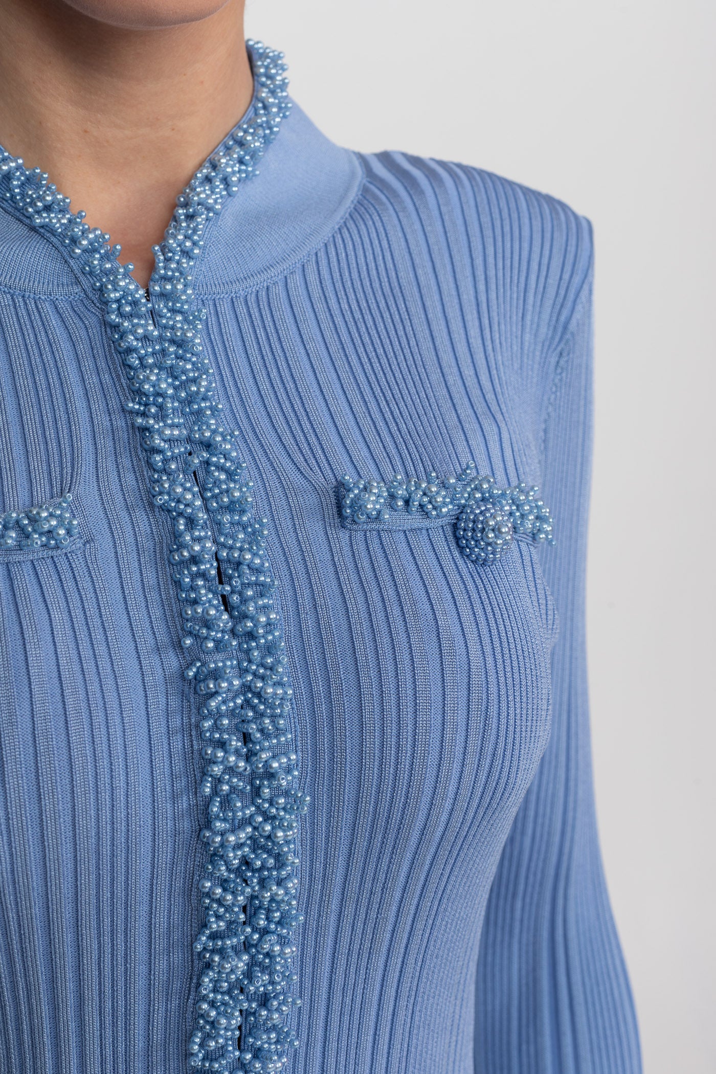 Geripptes Strick-Minikleid mit Perlenbesatz - Blau