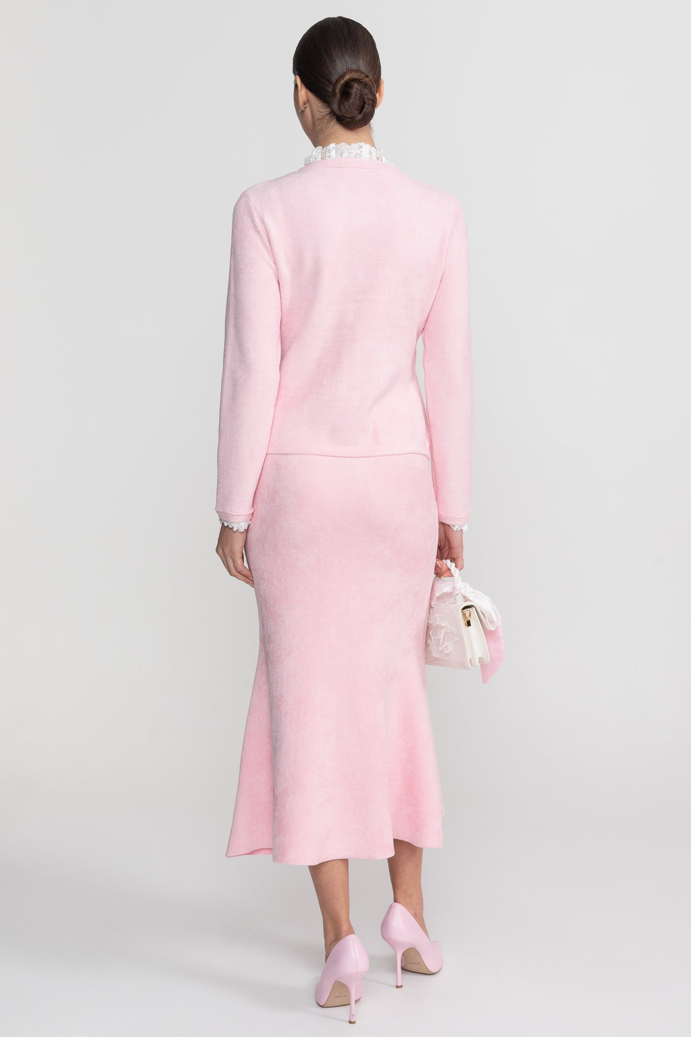 Langärmliges Co-Ord mit tailliertem Strickoberteil und Kristallknopf-Detail - Blush Pink