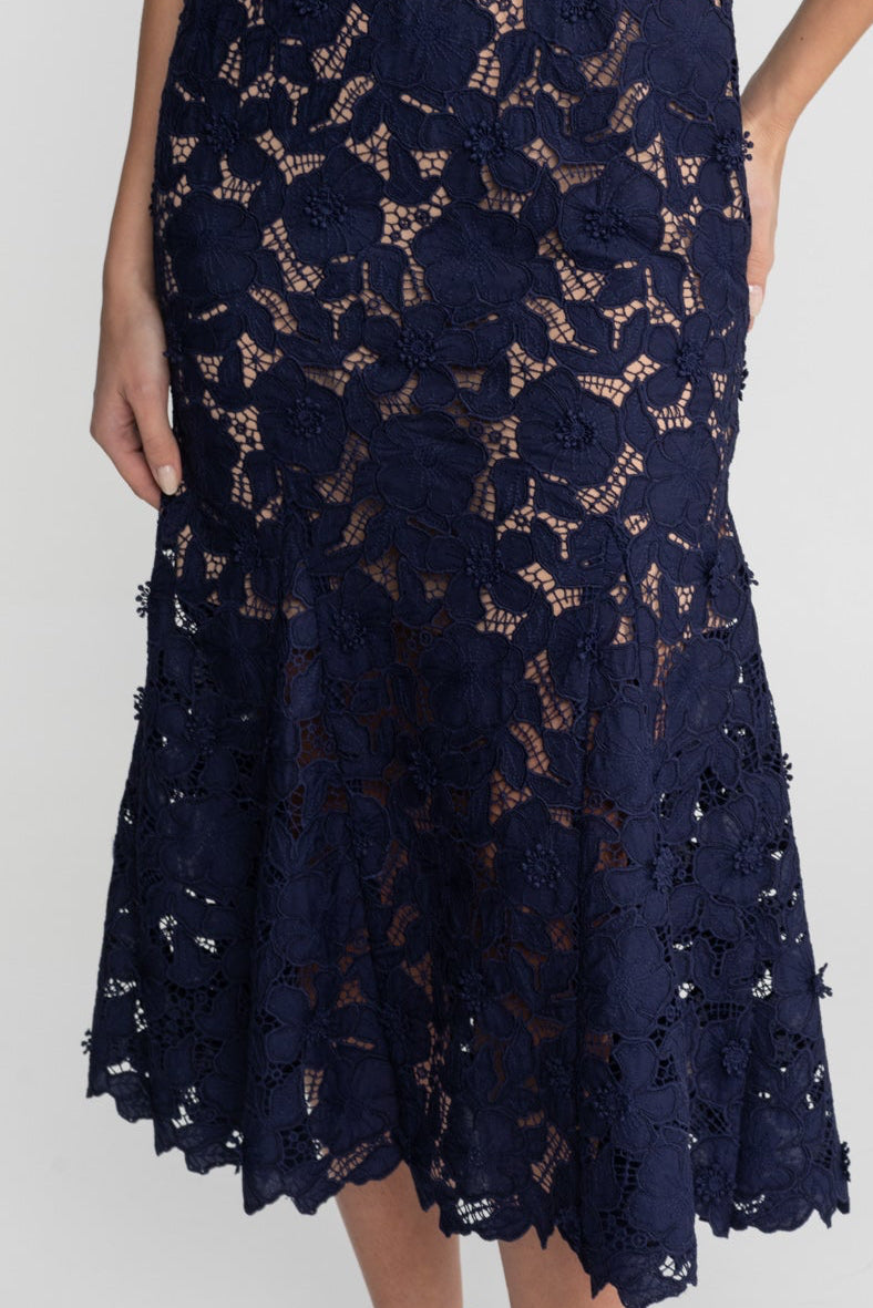 Spitzen-Midikleid mit tailliertem Gürtel und Kragen – Navy