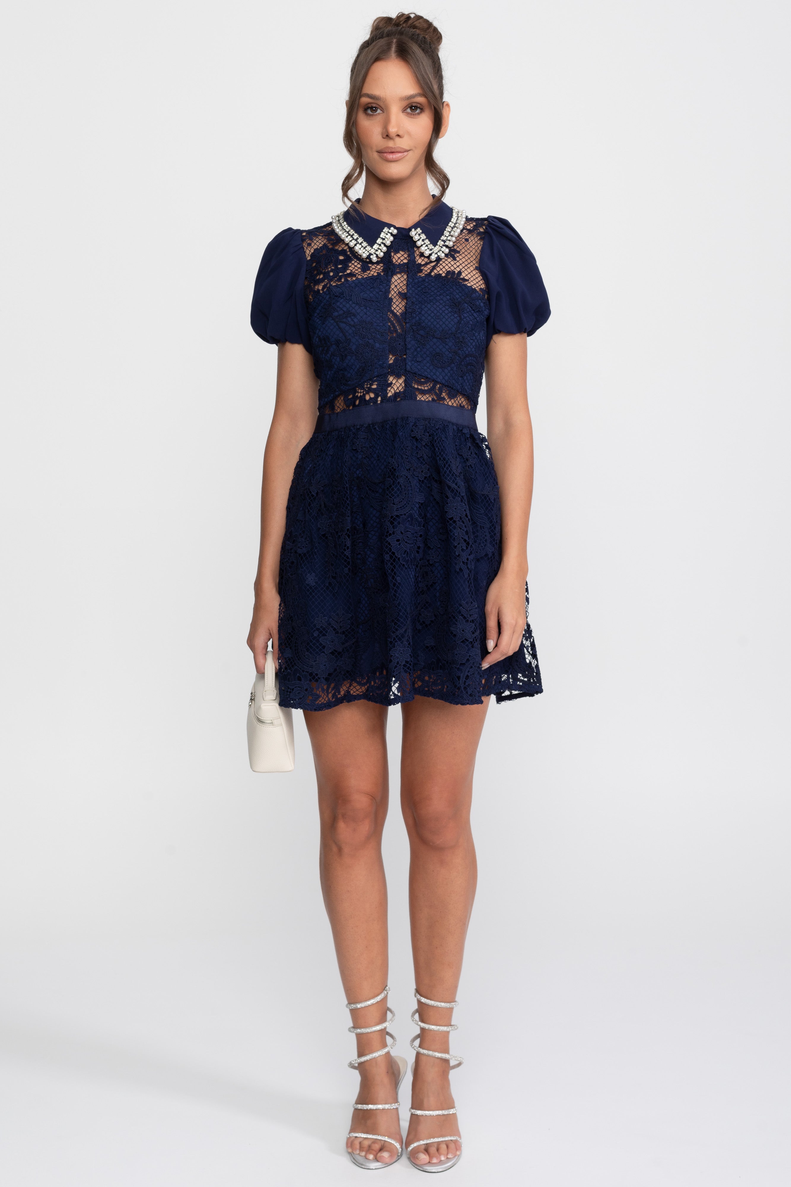 Mini-Kleid mit Puffärmeln und Spitze mit Perlenkragen - Navy