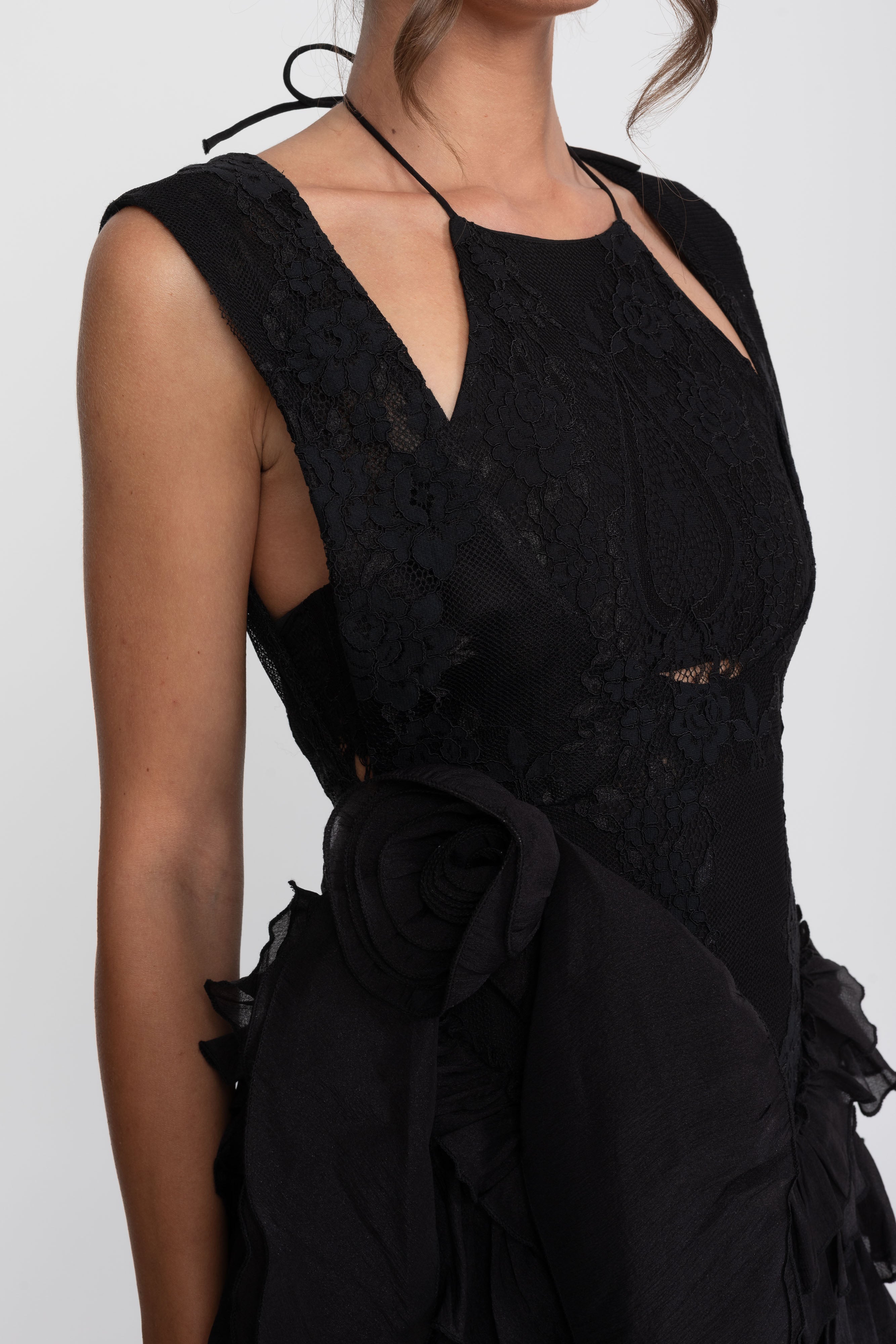 Spitzen-Halter-Minikleid mit Rosetten und Rüschenrock - Schwarz