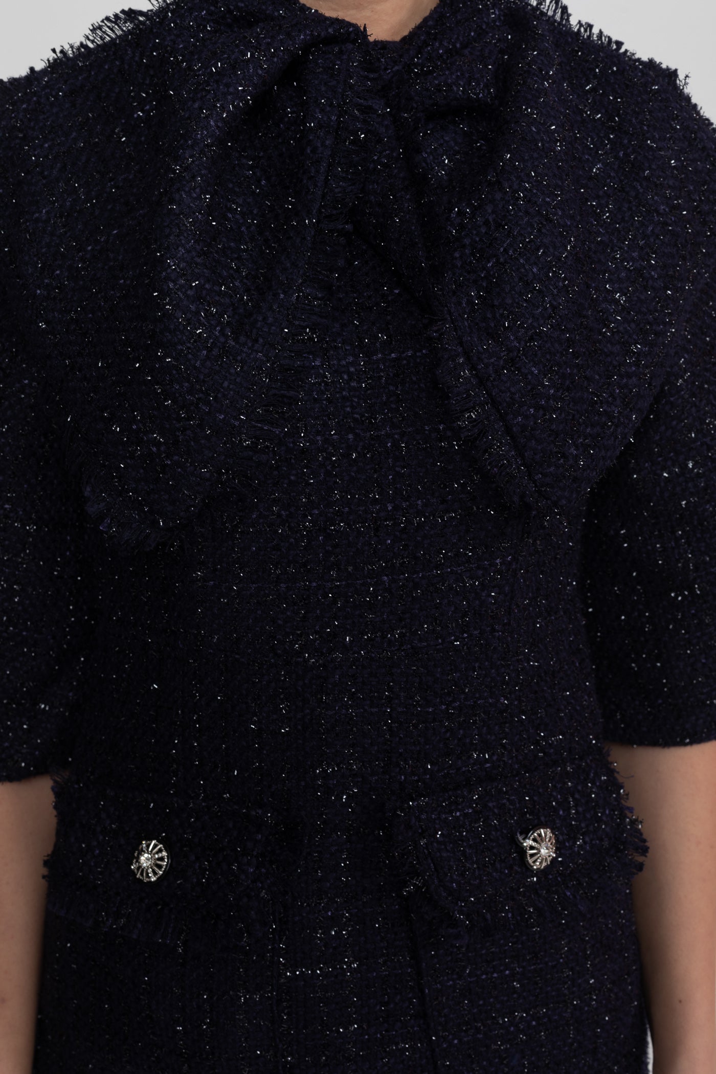 Tweed-Midikleid mit übergroßem Schleifenkragen – Navy