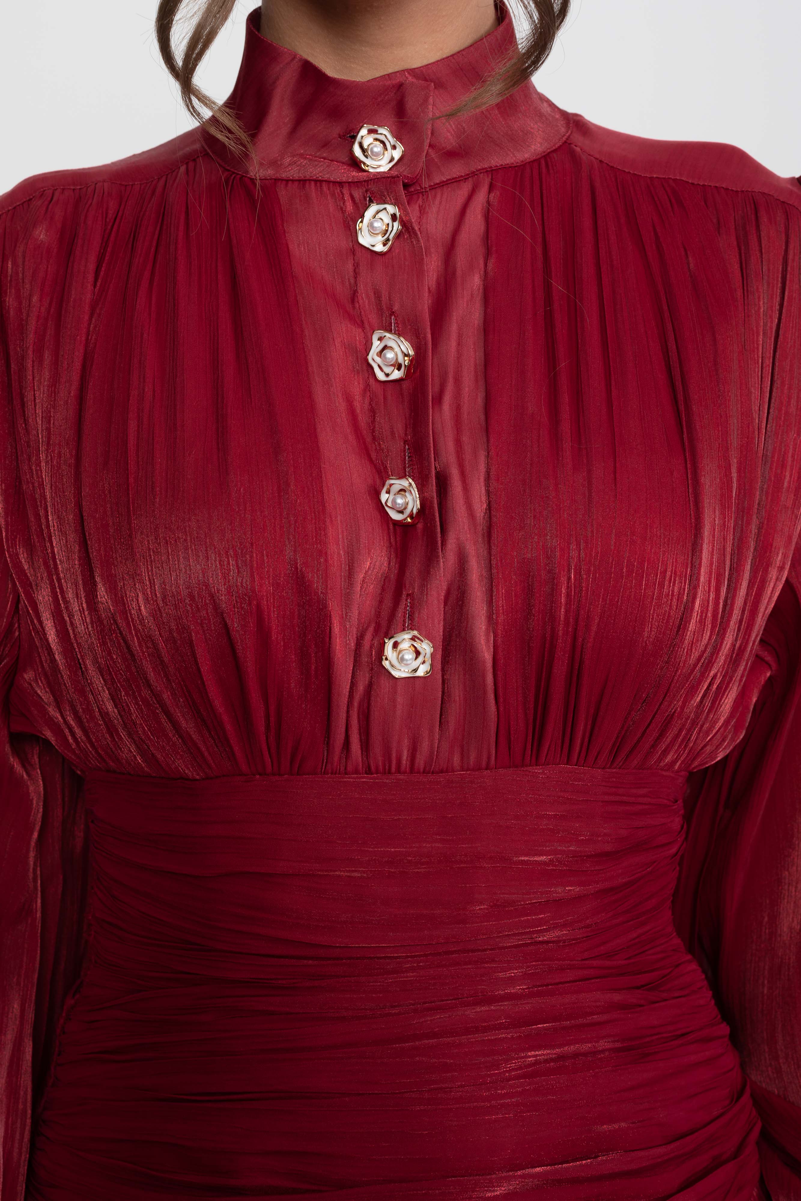 Maxikleid mit gestuften Ballonärmeln und juwelenbesetzten Rosenknöpfen - Rot