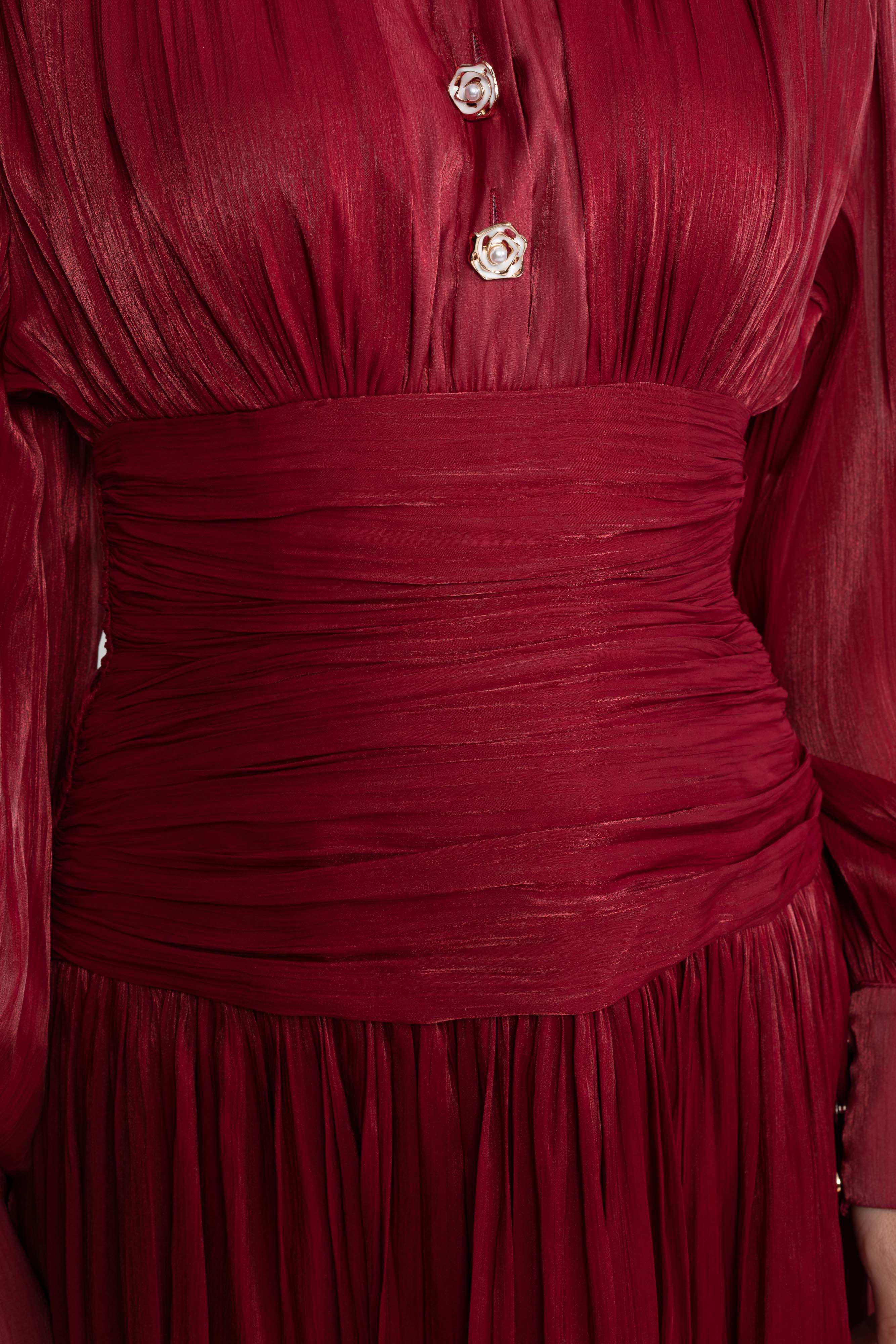 Maxikleid mit gestuften Ballonärmeln und juwelenbesetzten Rosenknöpfen - Rot