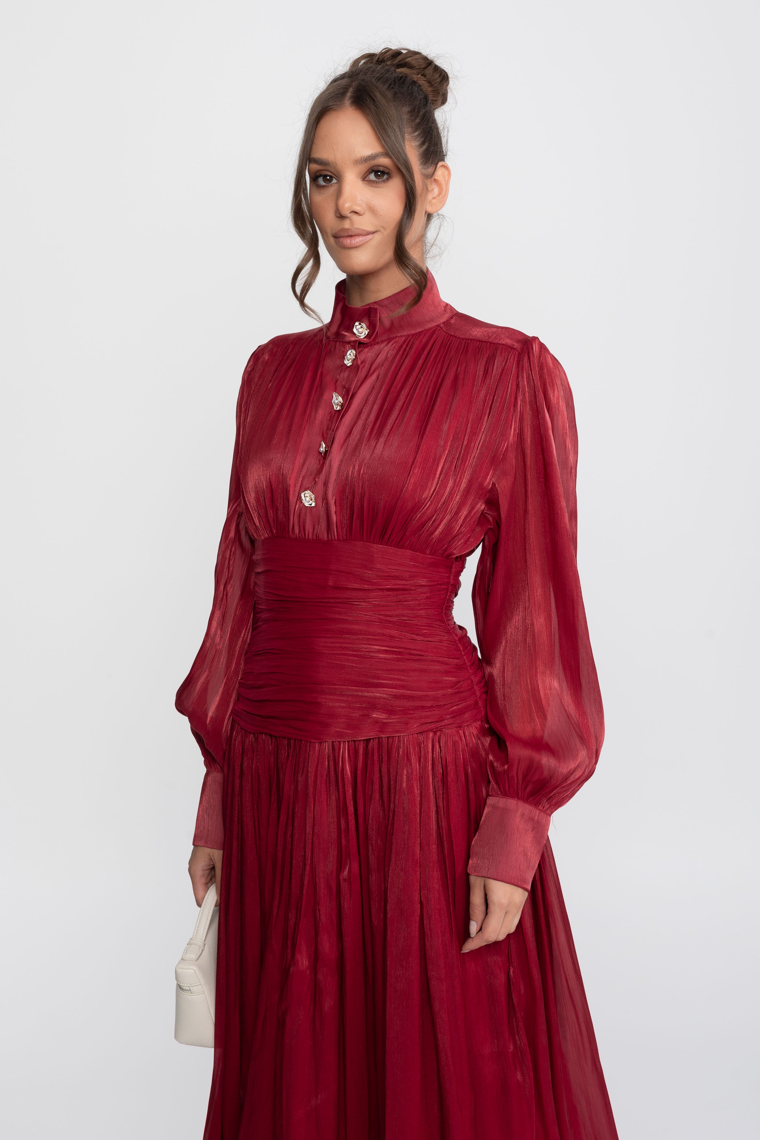 Maxikleid mit gestuften Ballonärmeln und juwelenbesetzten Rosenknöpfen - Rot