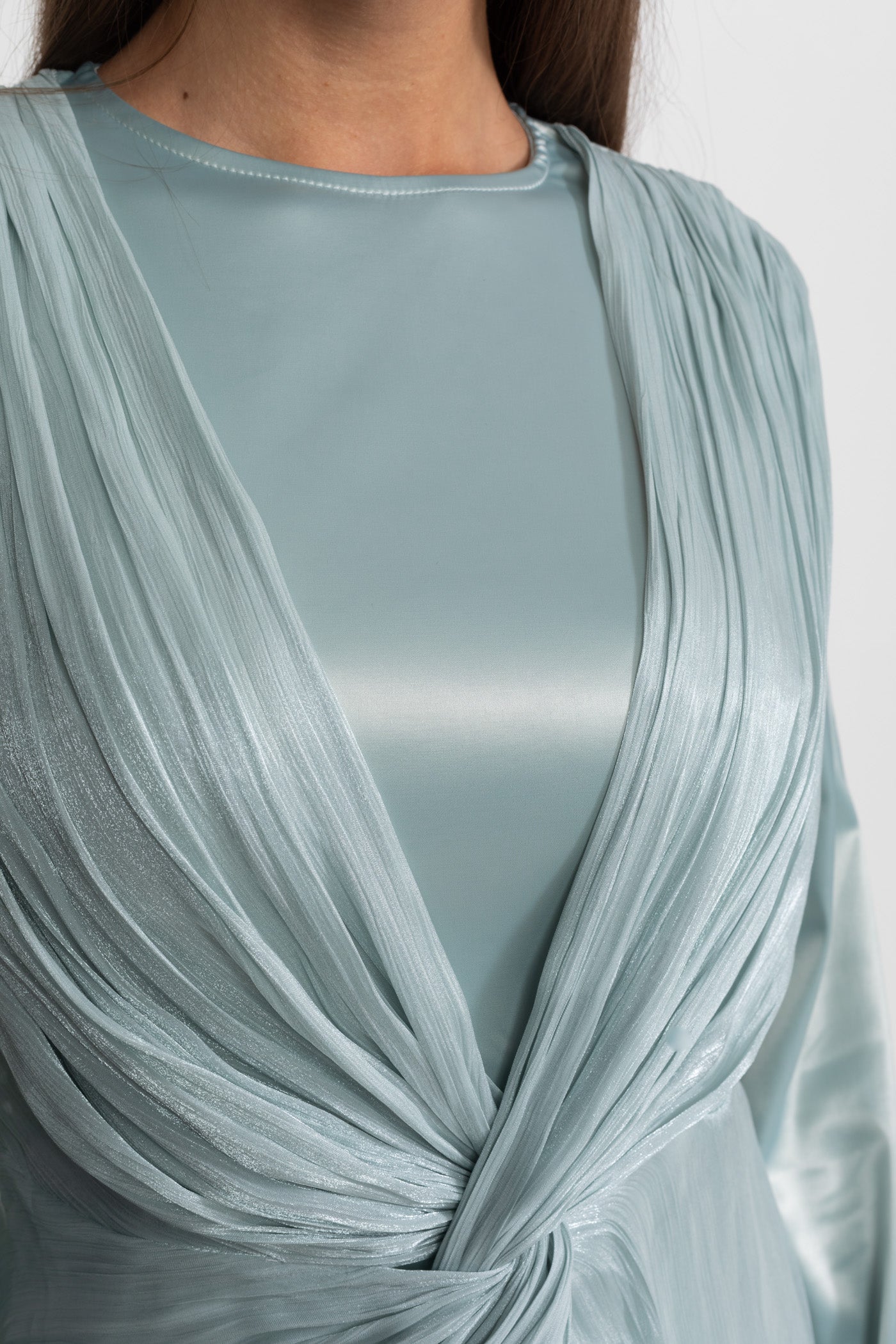 Satin-Midikleid mit drapiertem Überwurf und Knotendetail - Teal