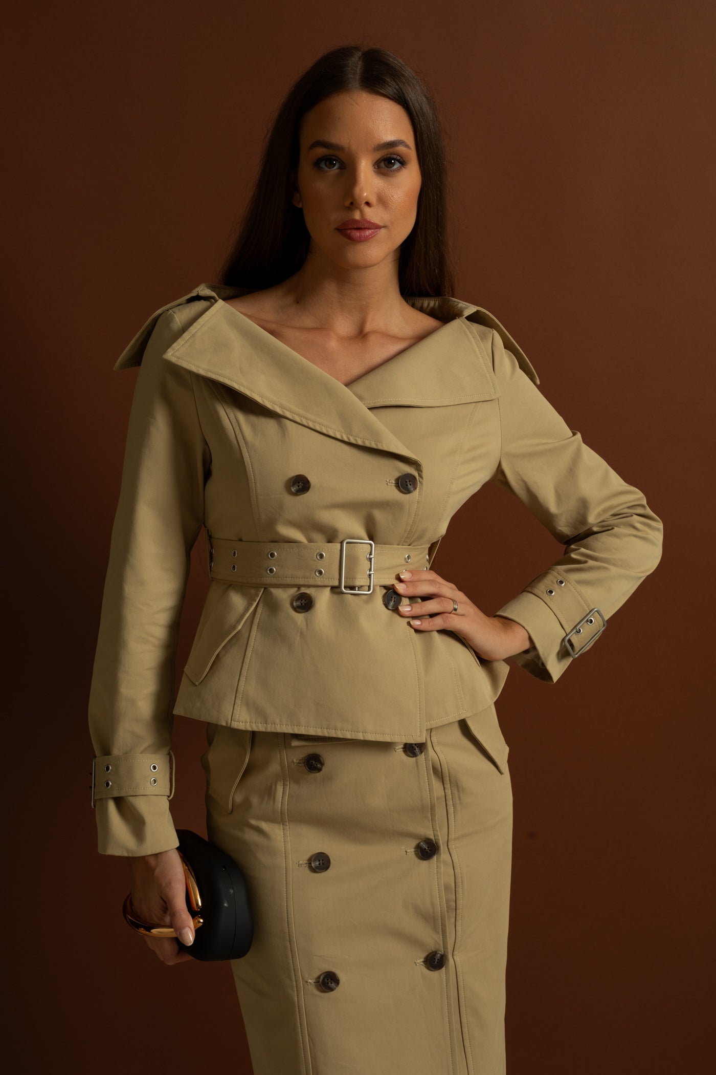 Off-Shoulder Peplum Trenchjacke und Bleistiftrock-Koordinationsset – Khaki