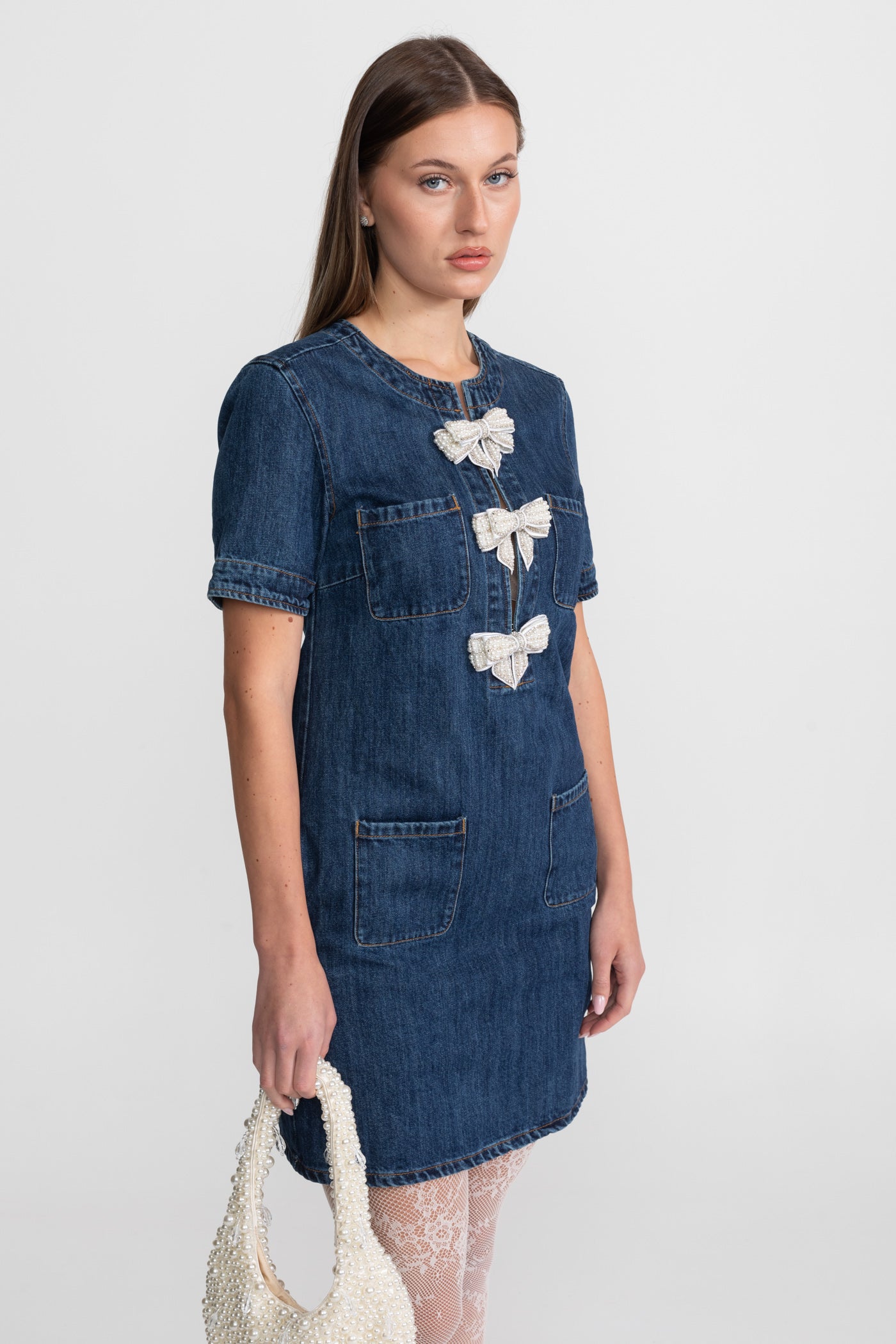 Verziertes Denim-Minikleid mit funkelnden Schleifen – Dunkelblau