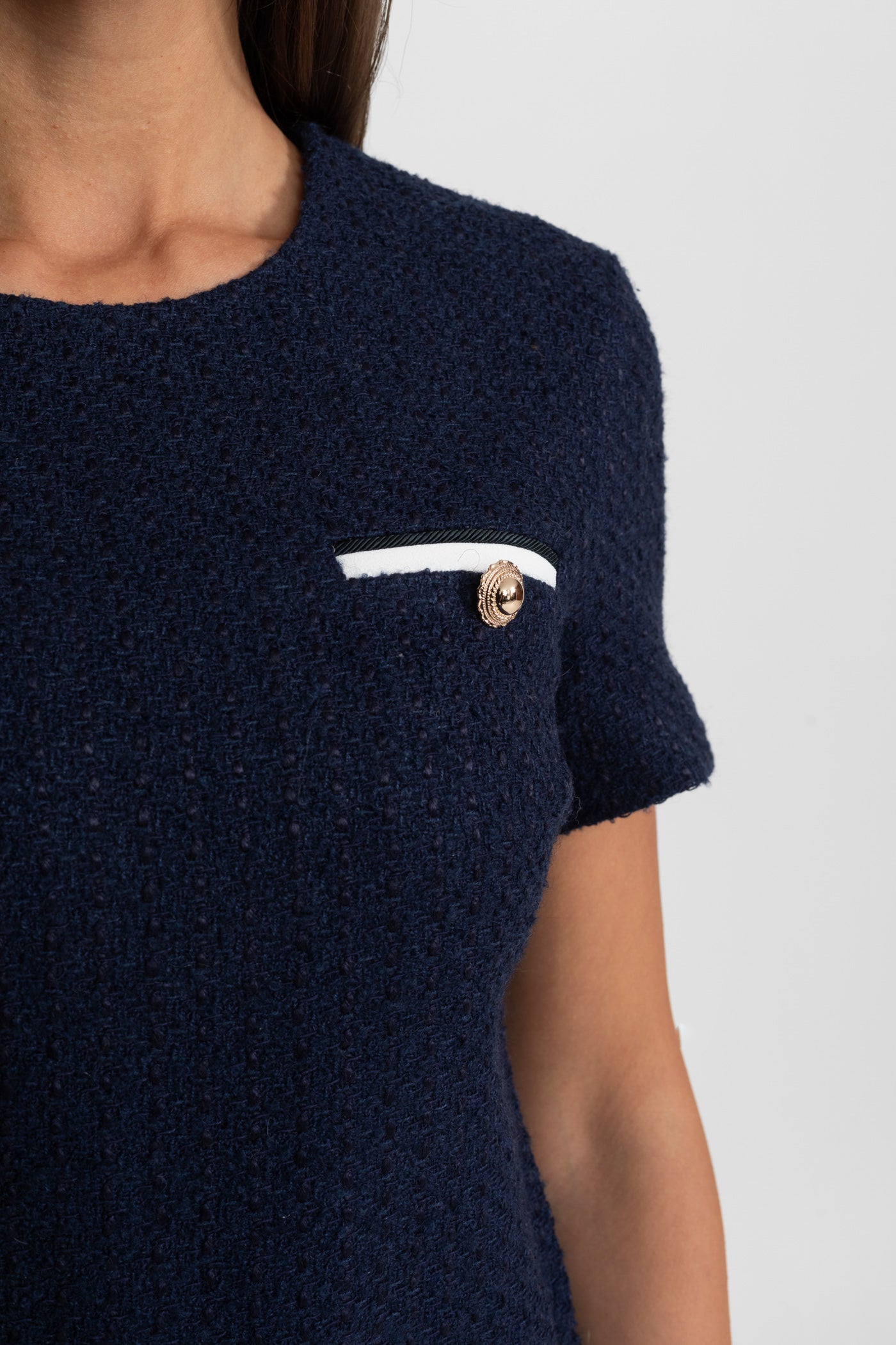 Gürteltes Tweed-Minikleid mit kontrastierenden Taschen - Navy