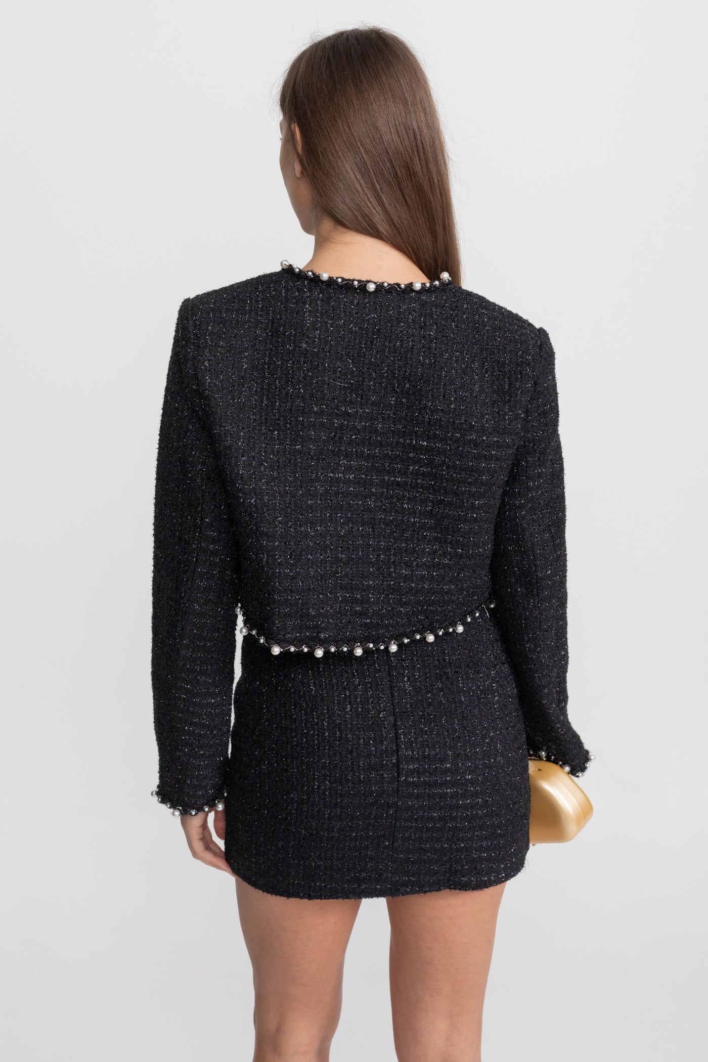 Kurz geschnittener Tweed-Blazer mit Perlenbesatz und offenem Vorderteil – Schwarz
