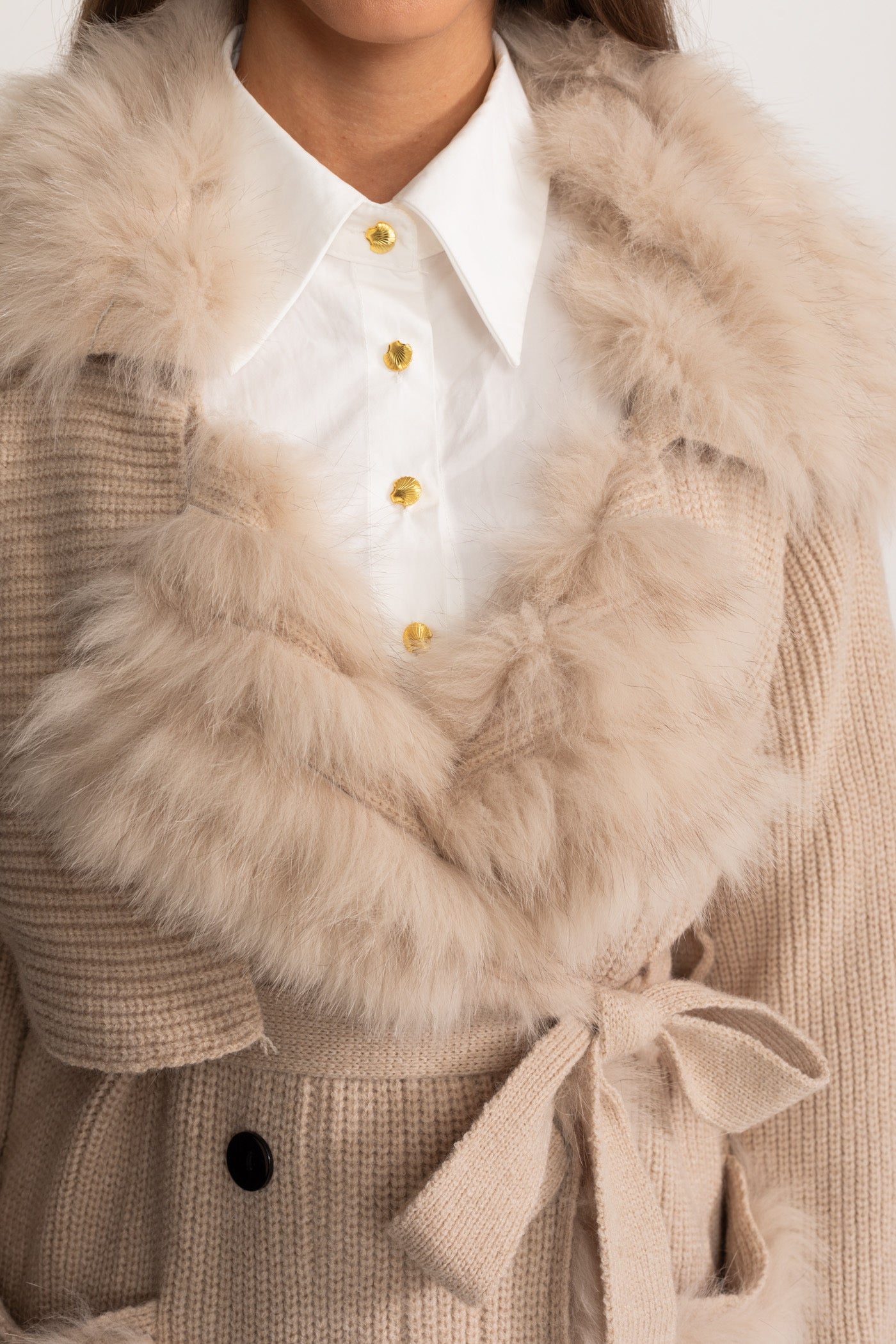 Doppelreihiger Wollstrick-Übermantel mit Pelzbesatz – Beige