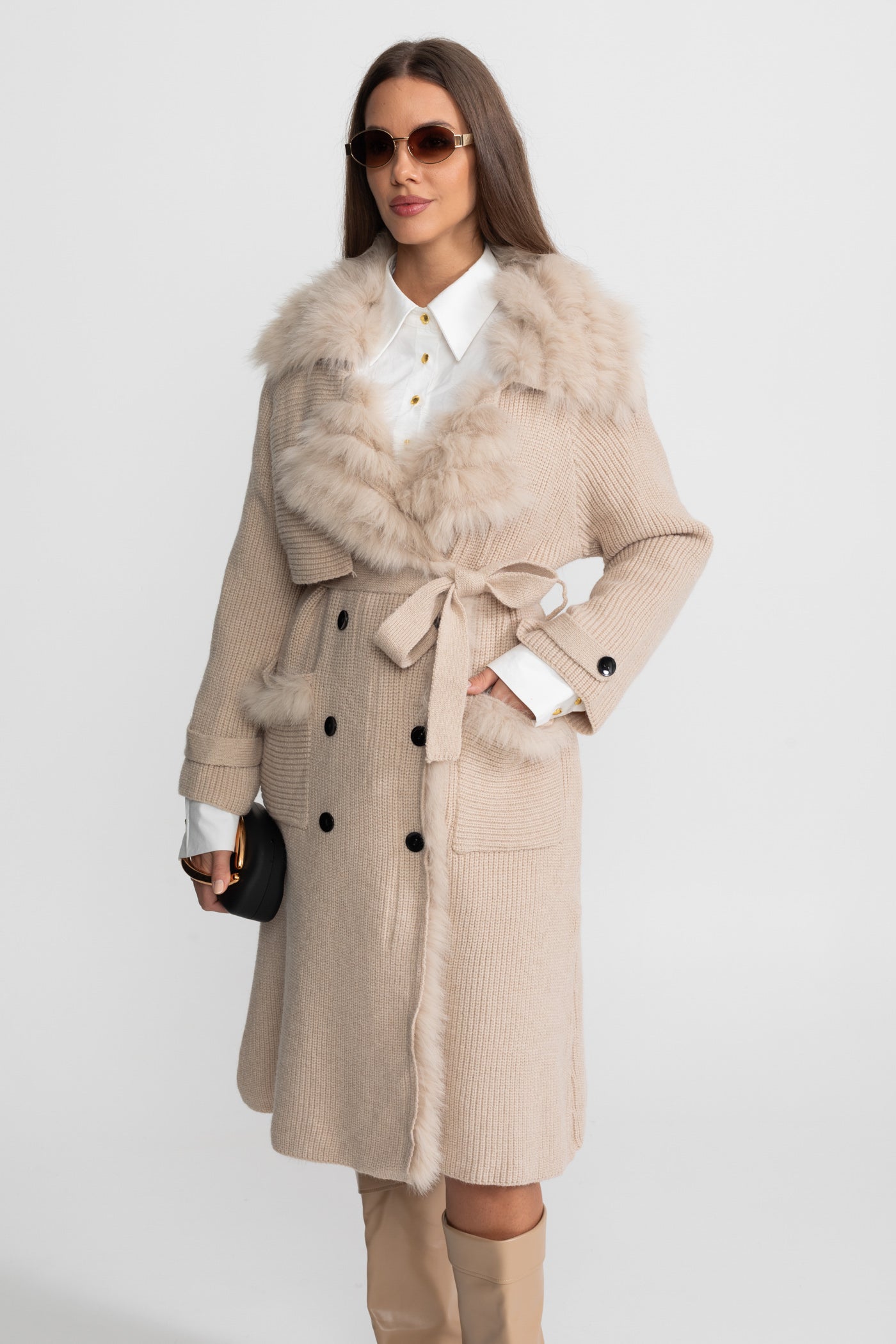 Doppelreihiger Wollstrick-Übermantel mit Pelzbesatz – Beige