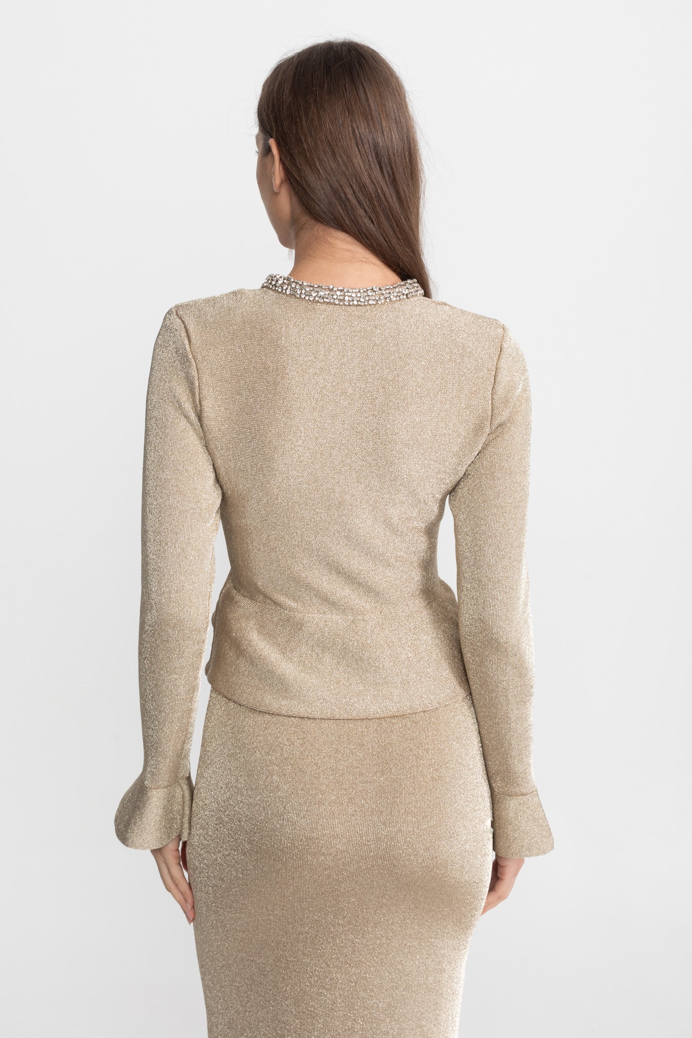 Schimmerndes Strickkleid mit Kristallknopf-Akzenten – Champagne