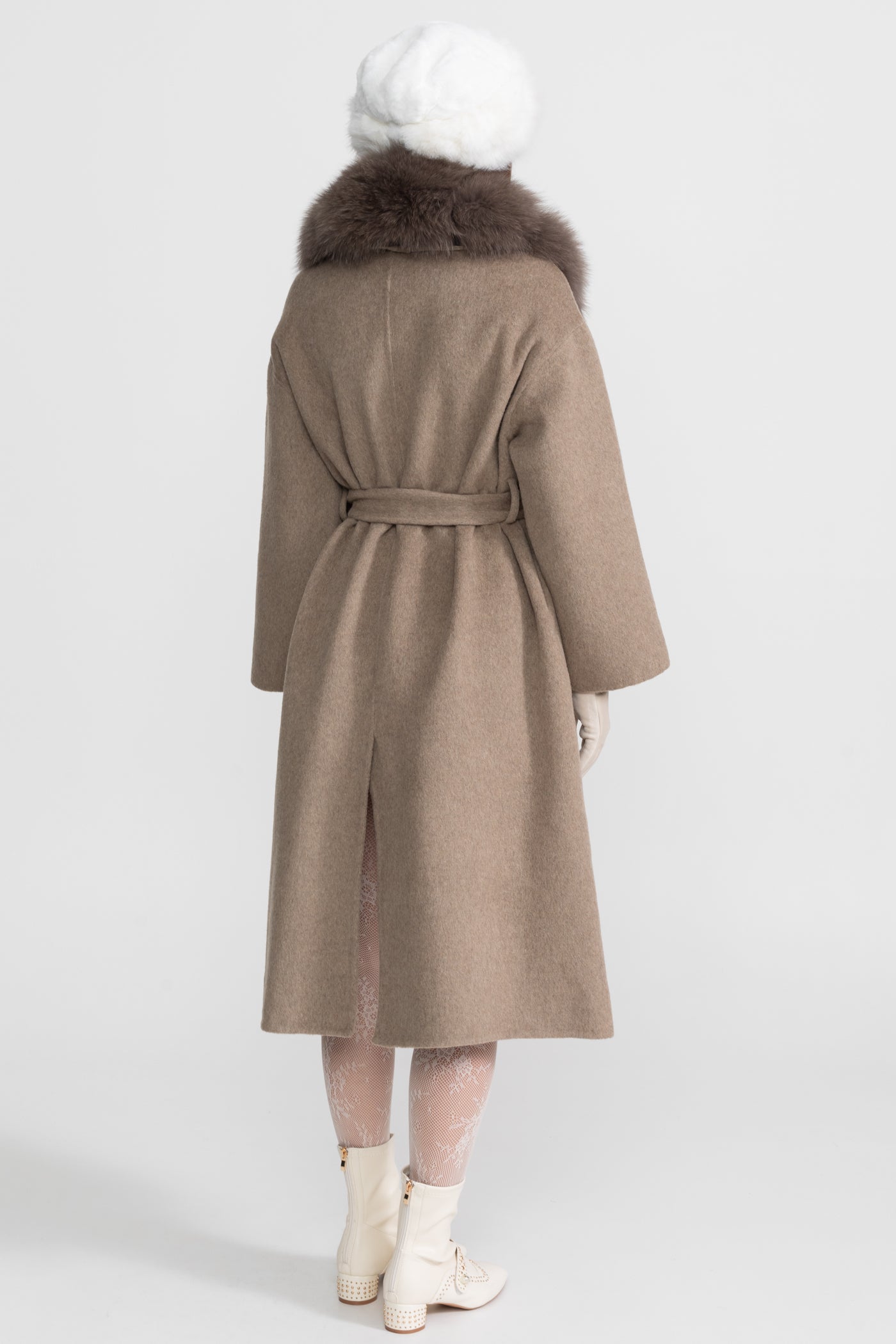 Wollmantel mit Fuchsfellkragen und Bindegürtel – Khaki