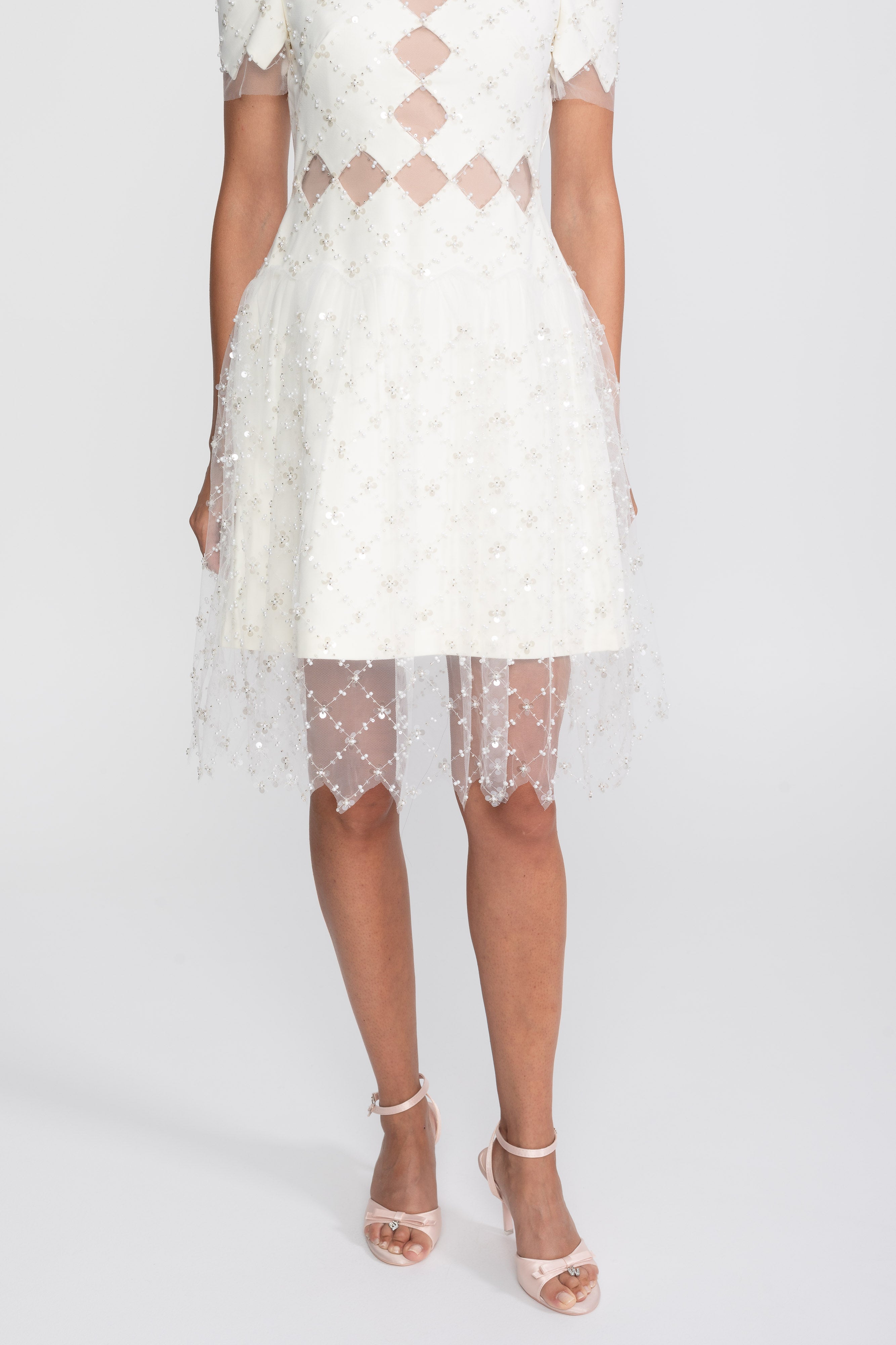 Diamond Cut-Out Beaded Dress mit Perlenbesatz - Weiß
