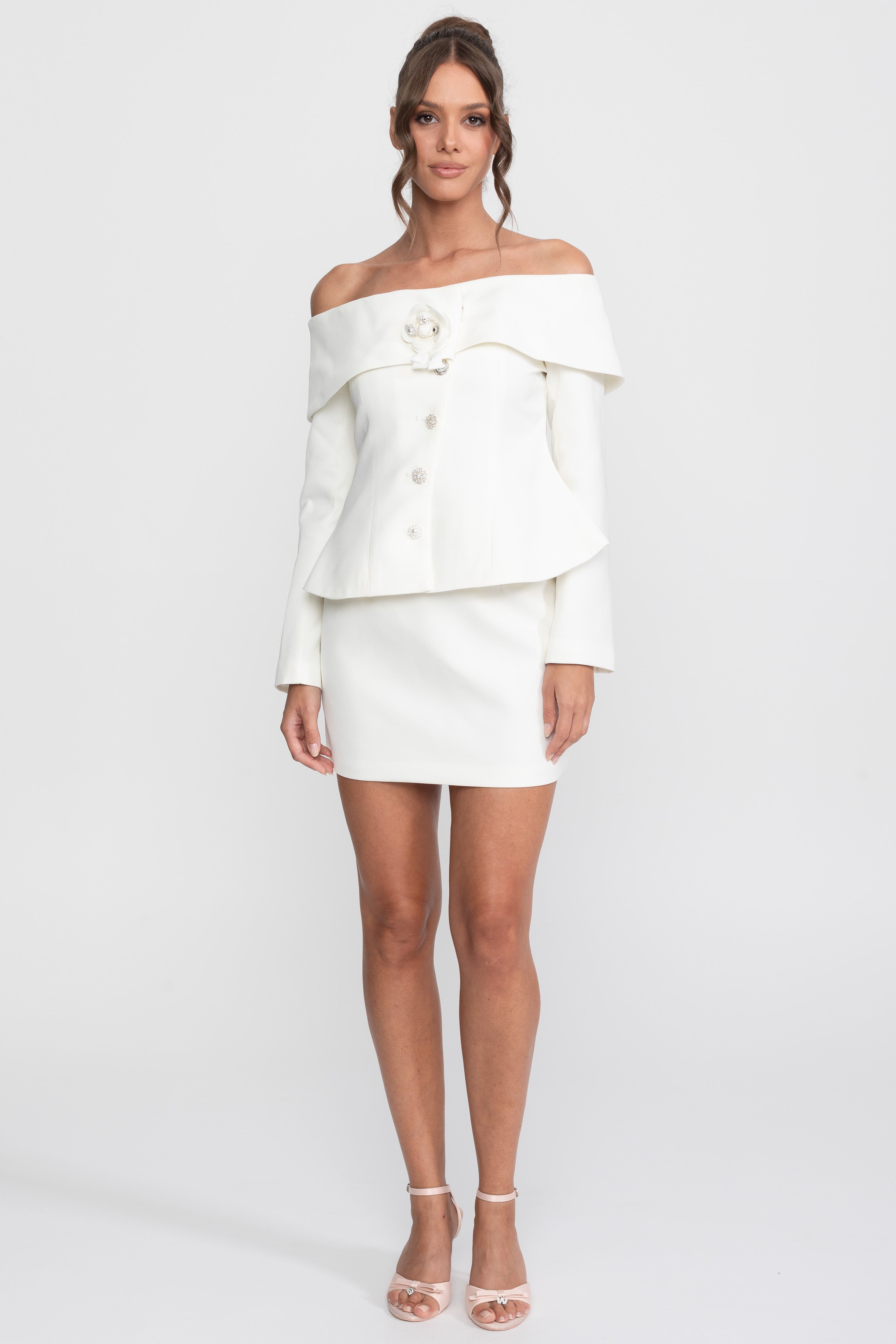 Elegantes Co-ord-Set mit schulterfreiem Peplum-Top und Minirock - Weiß