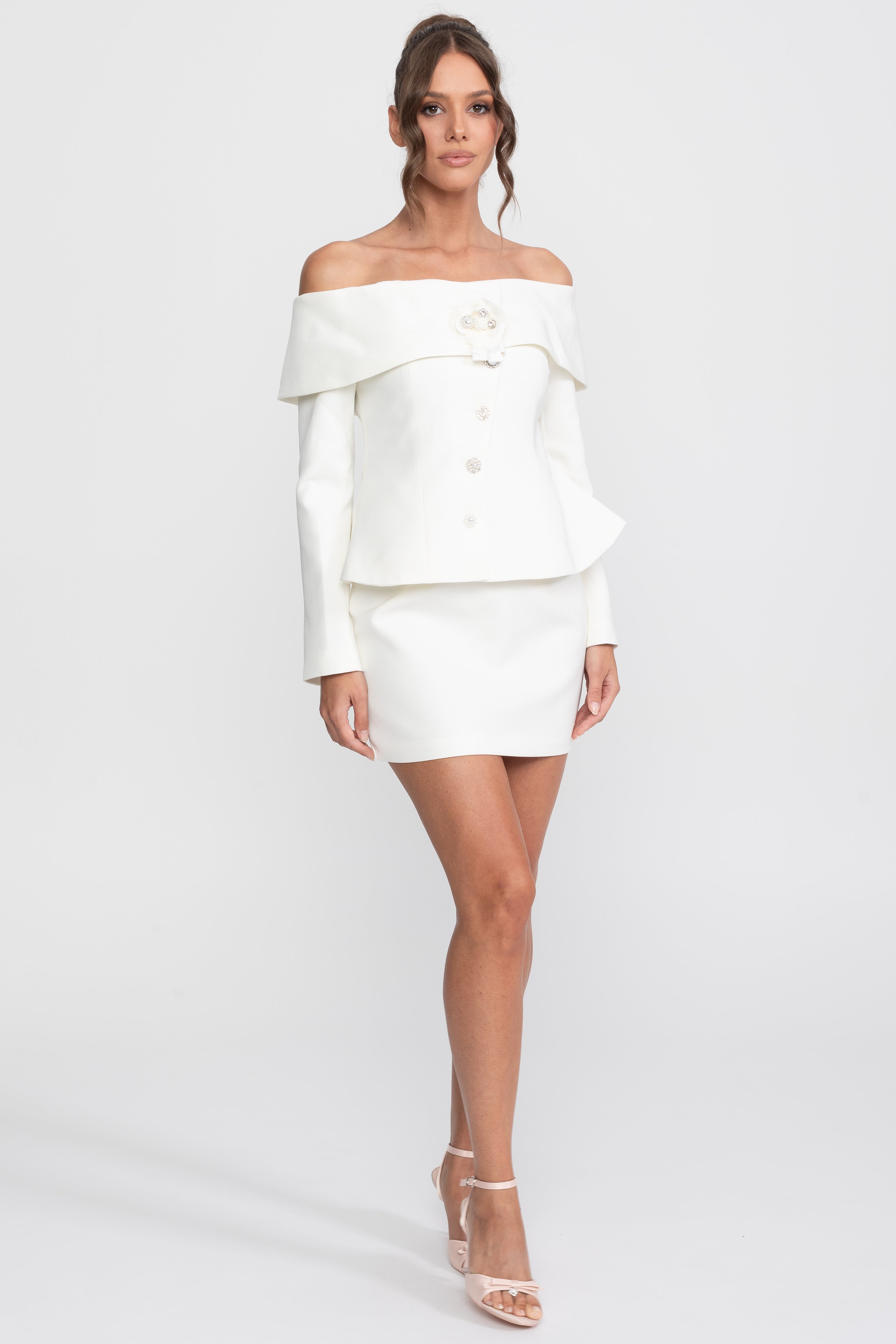 Elegantes Co-ord-Set mit schulterfreiem Peplum-Top und Minirock - Weiß