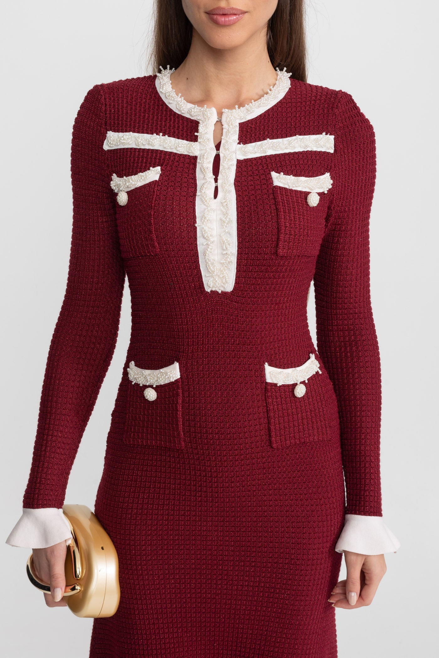 Texturiertes Midikleid mit kontrastierendem besticktem Saum – Burgunderrot